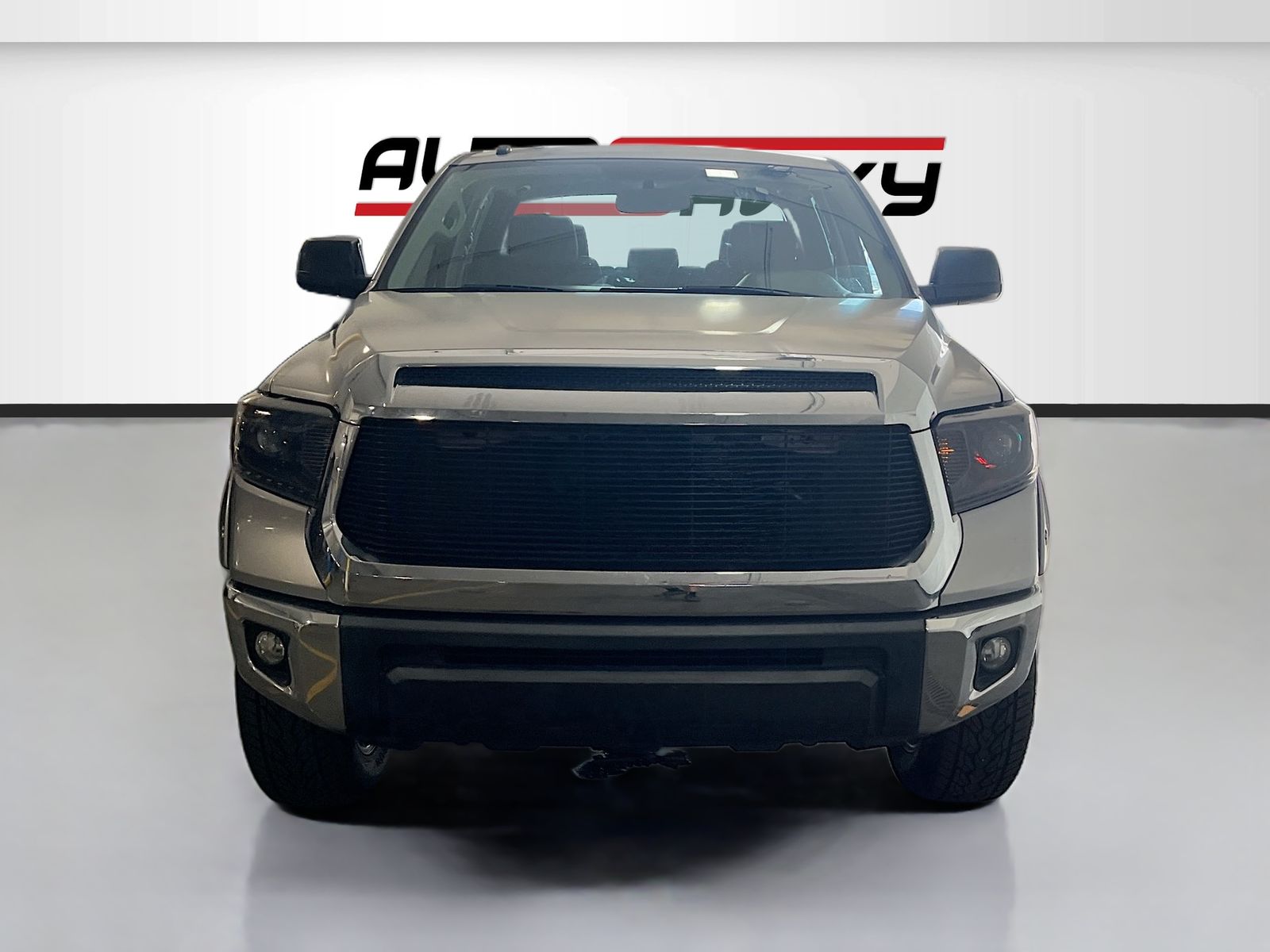 Used 2014 Silver Toyota SR5 image 2