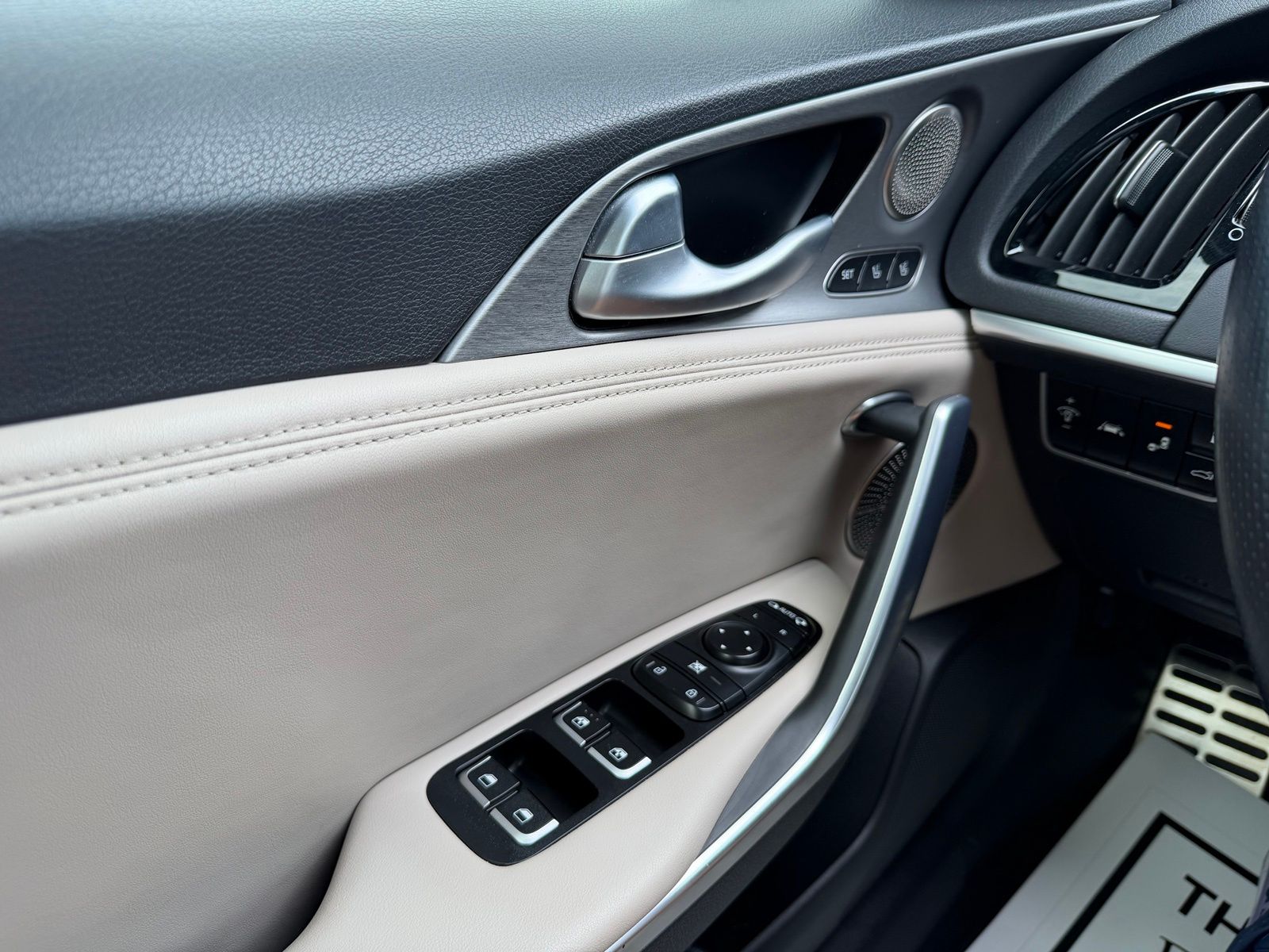 2018 Kia Stinger image 27