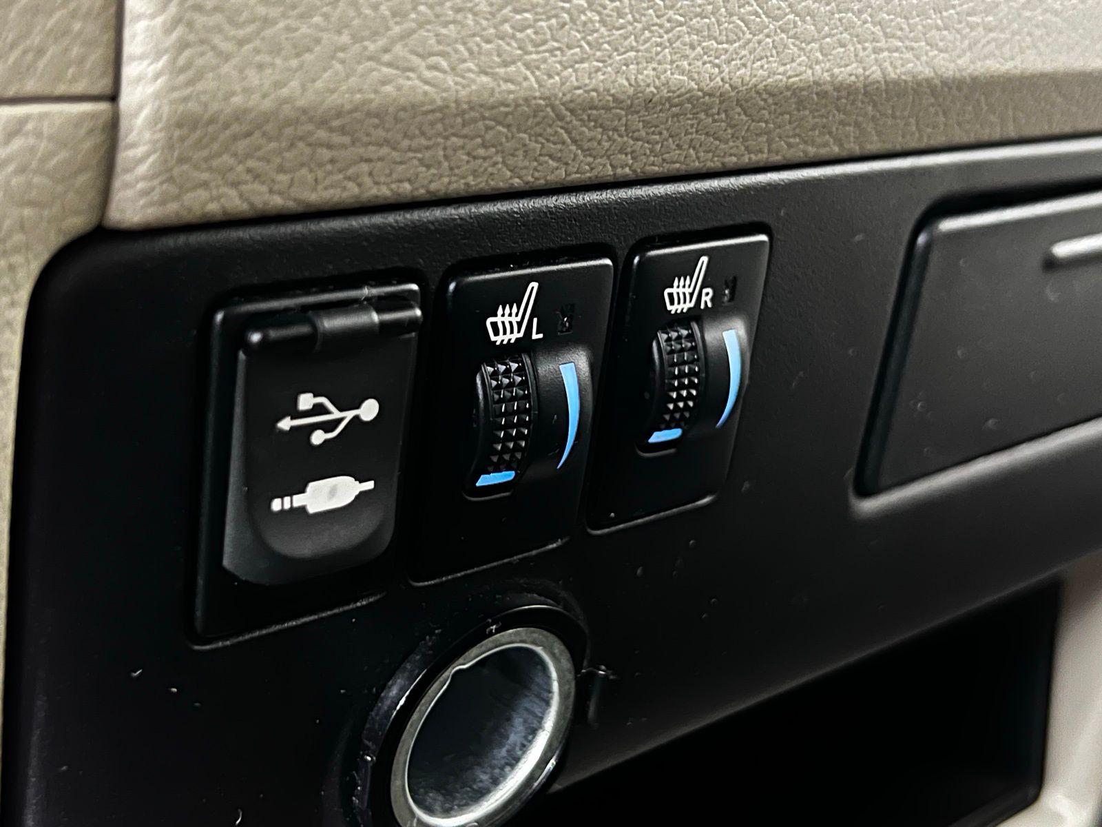 2016 Toyota Sienna XLE 21