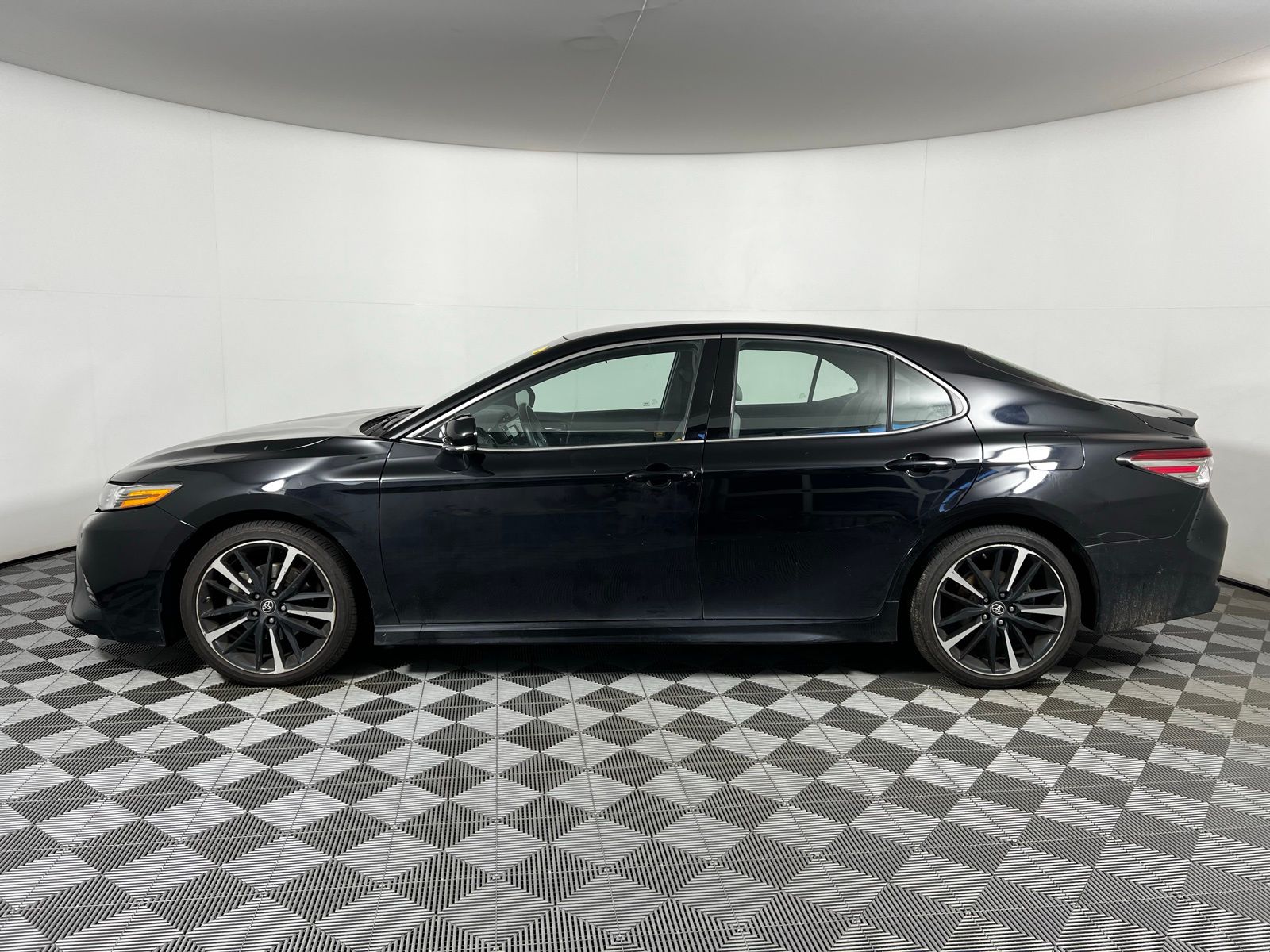 2018 Toyota Camry XSE 8