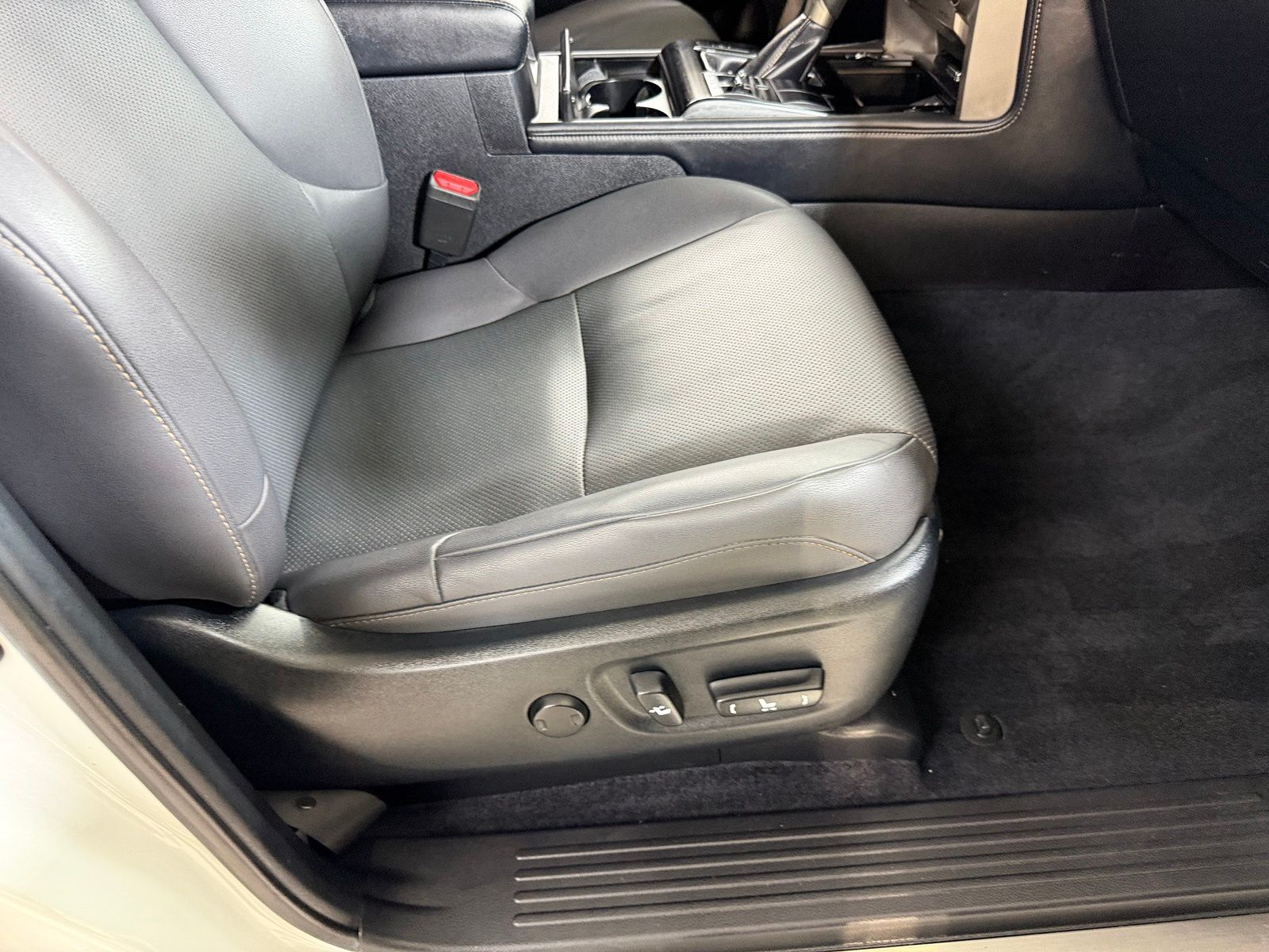 Used 2021  Lexus 460 image 48