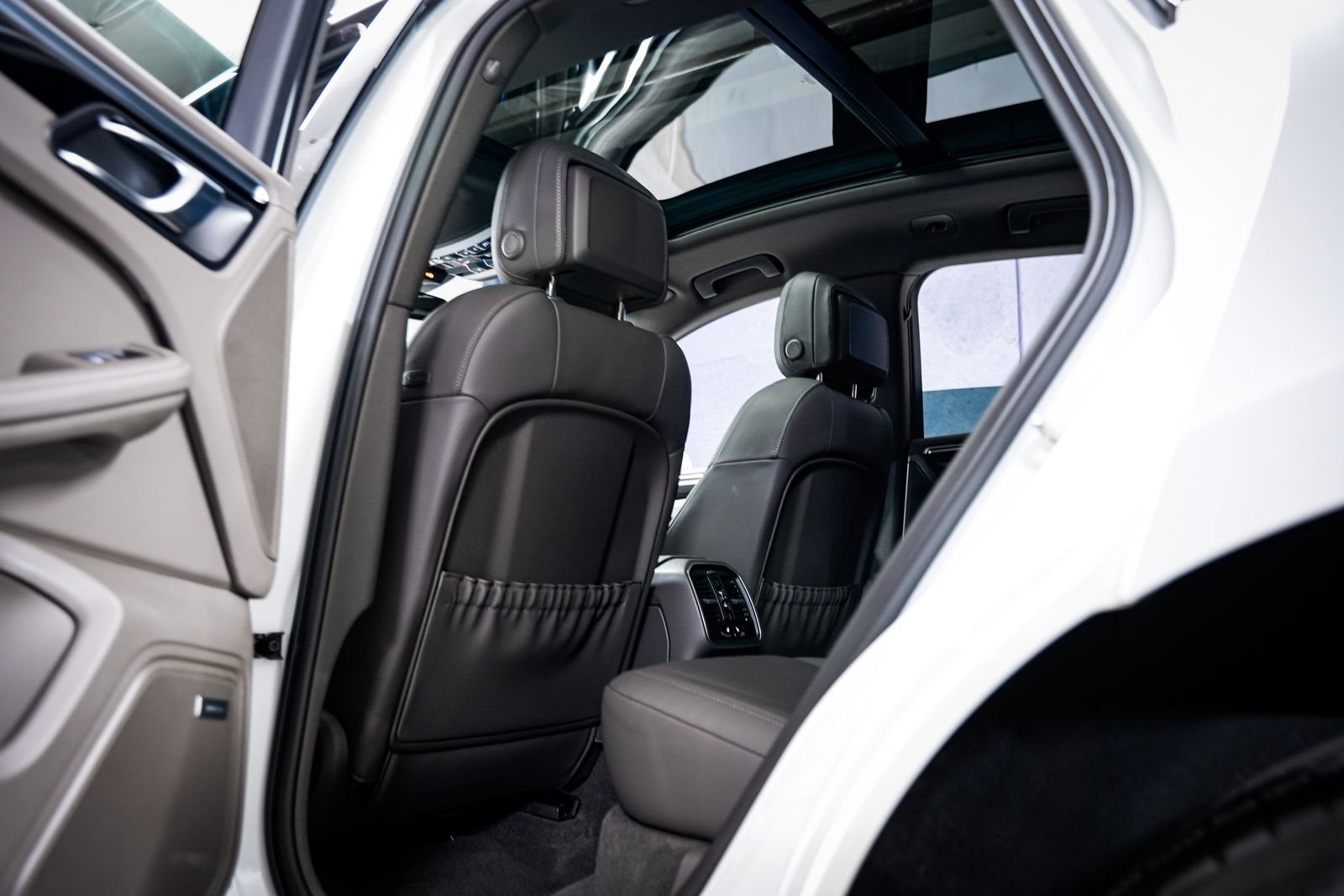 2024 Porsche Macan S — photo 36