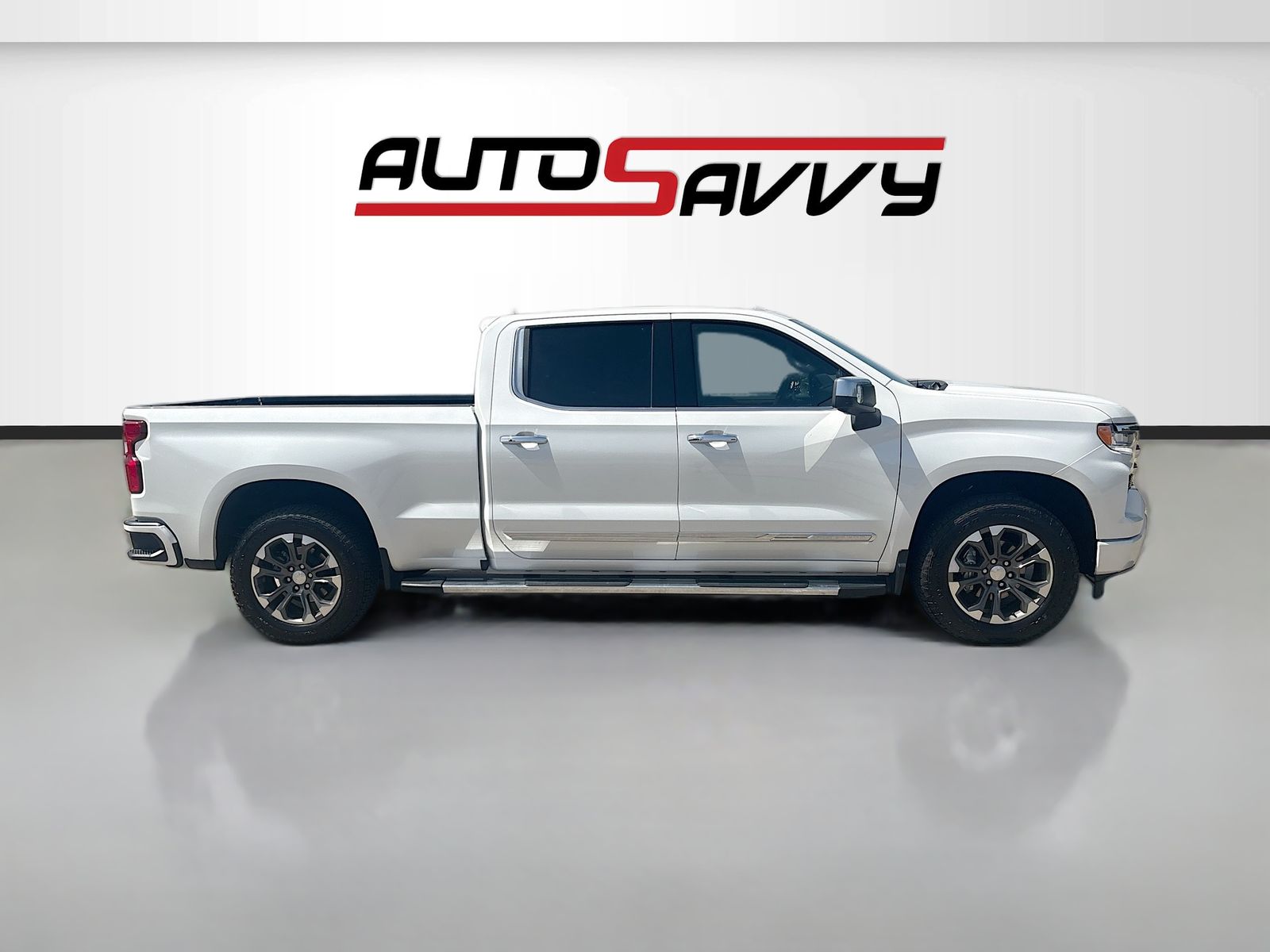 Used 2024 Beige Chevrolet High Country image 8
