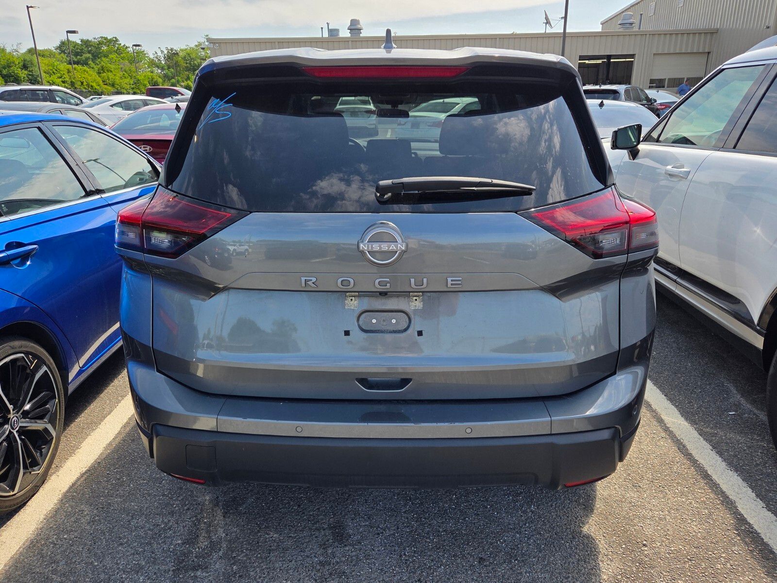 Used 2025 Gray Nissan SV image 7