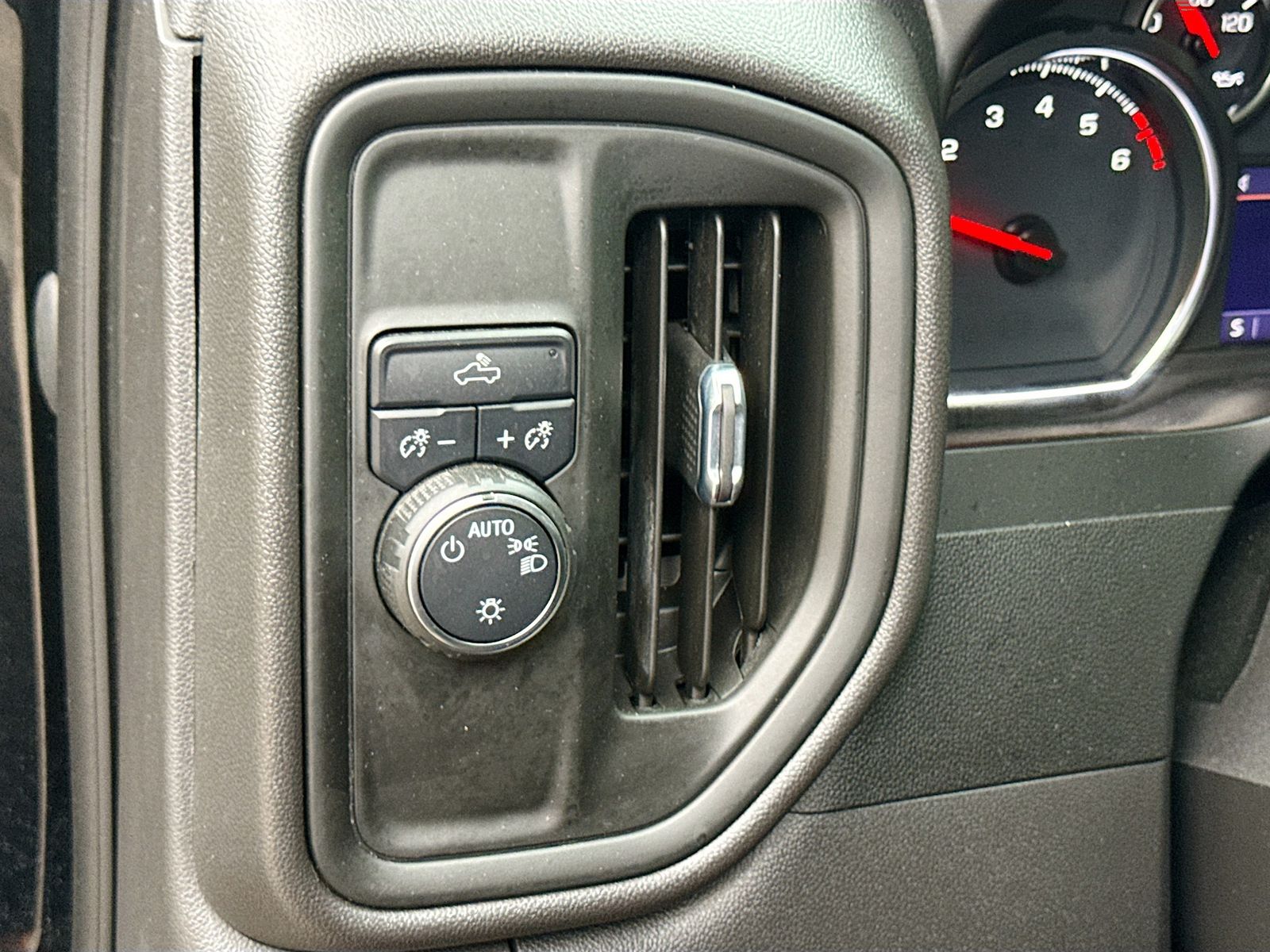 Used 2021 Black Chevrolet Custom image 10