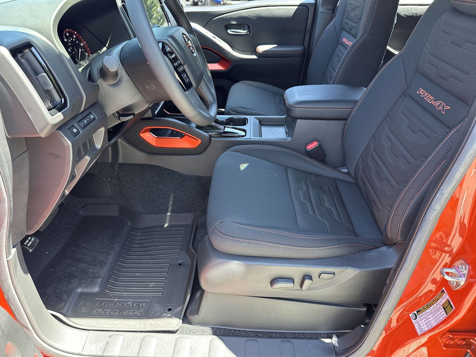 2025 Nissan Frontier PRO-4X photo 17