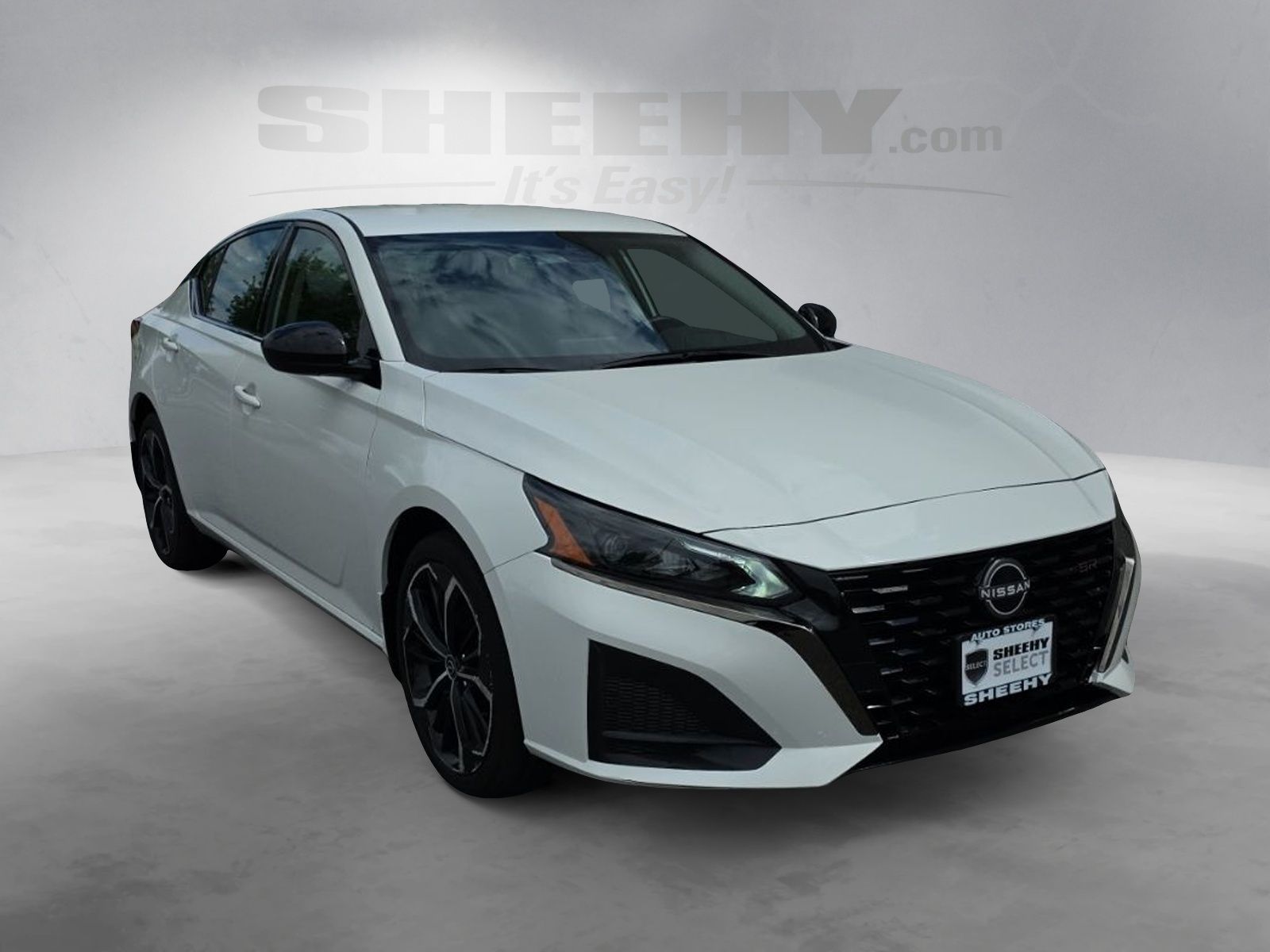 Used 2024 White Nissan 2.5 SR image 2