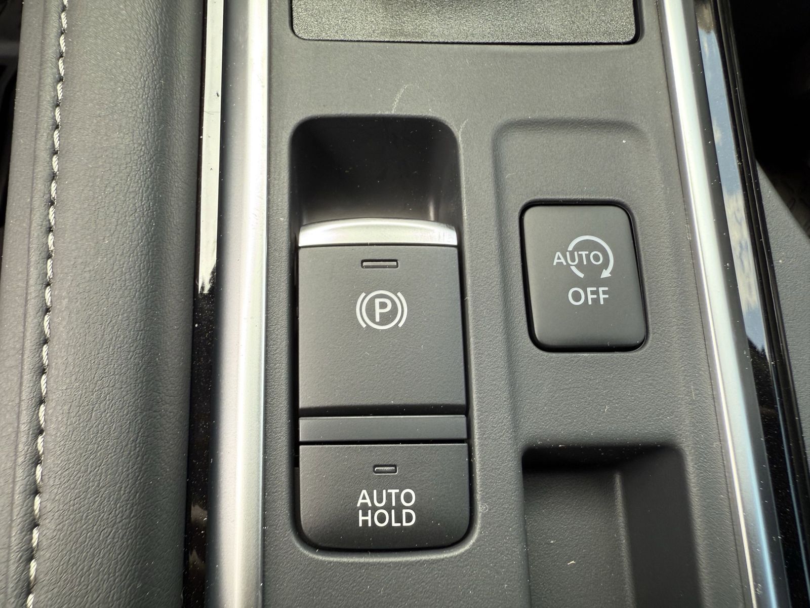 2025 Nissan Pathfinder SL photo 8
