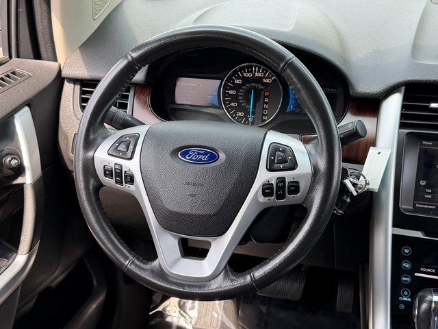 Used 2011 White Platinum Clearcoat Metallic Ford Limited image 17