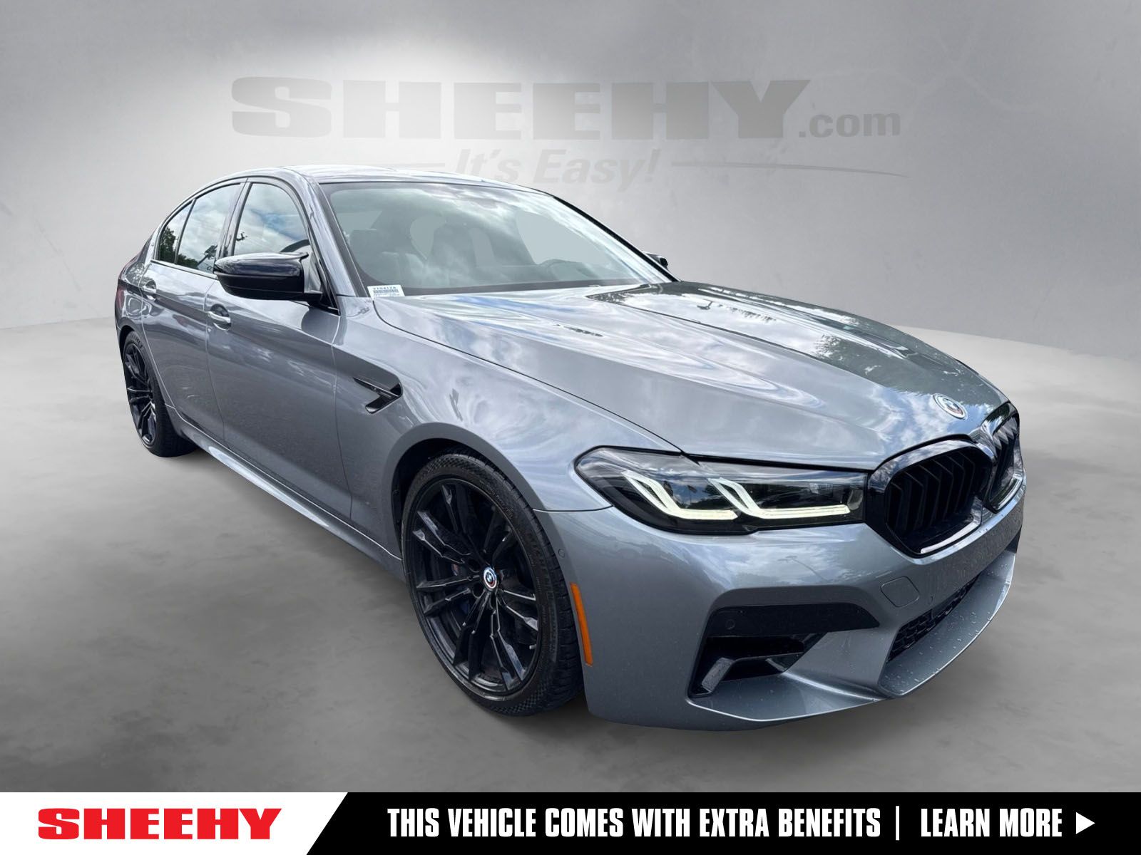 2023 BMW M5 -'s photo