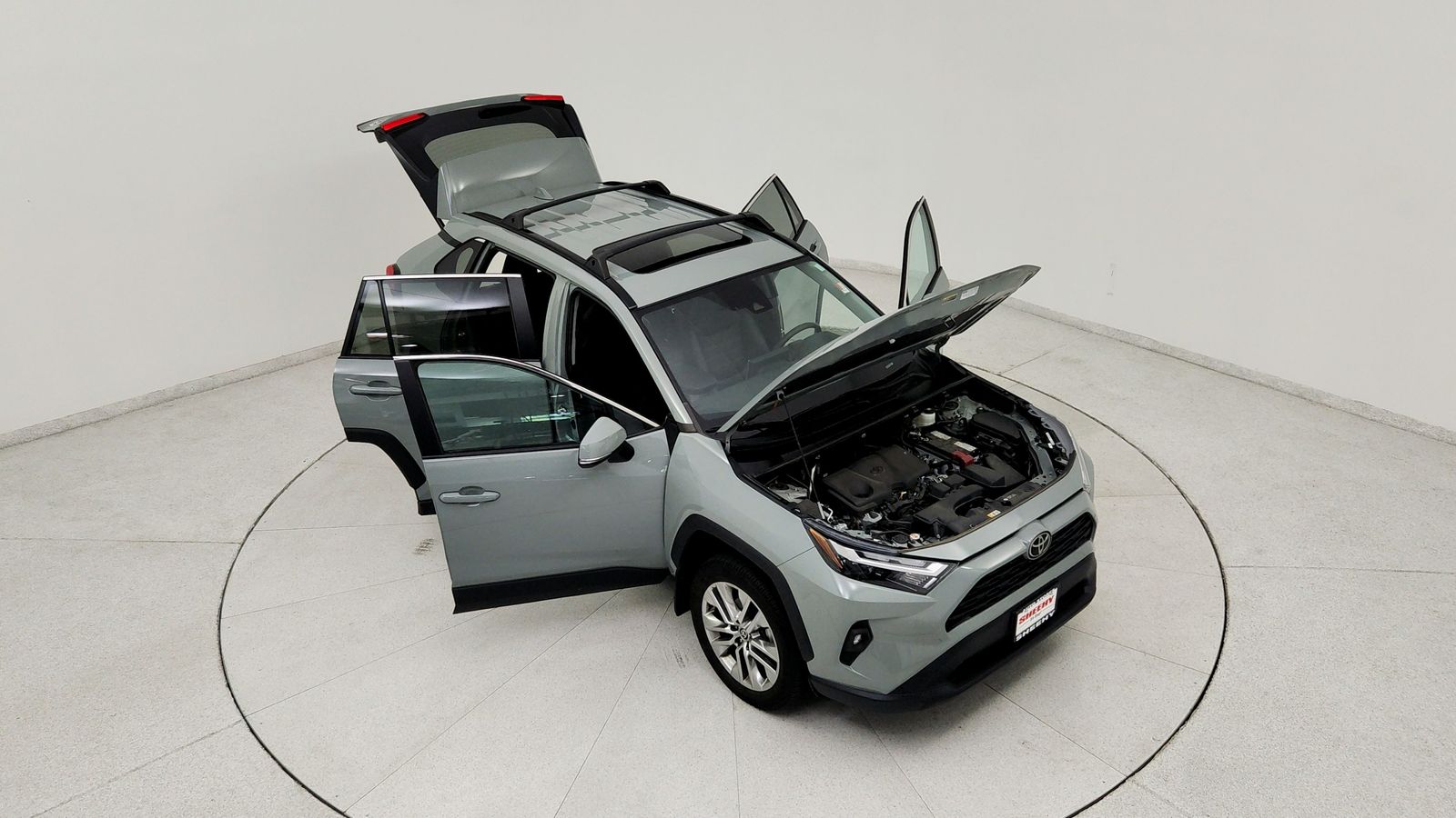 Used 2023  Toyota XLE Premium image 21