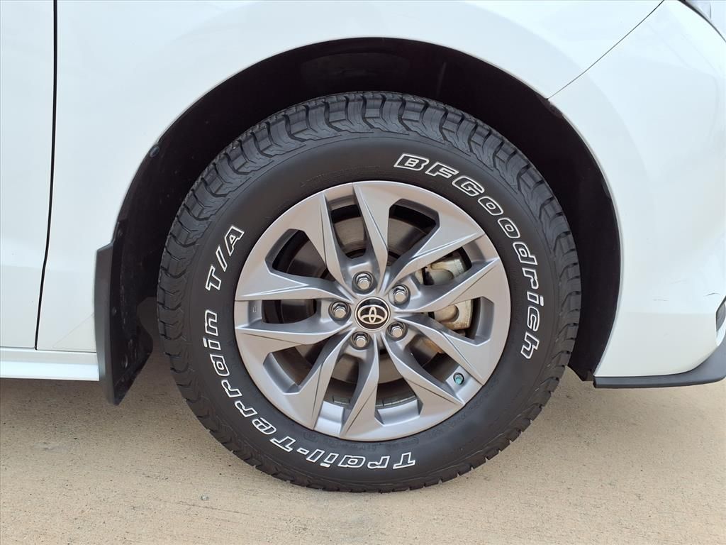 2022 Toyota Sienna LE White at AutoSavvy Houston Southwest