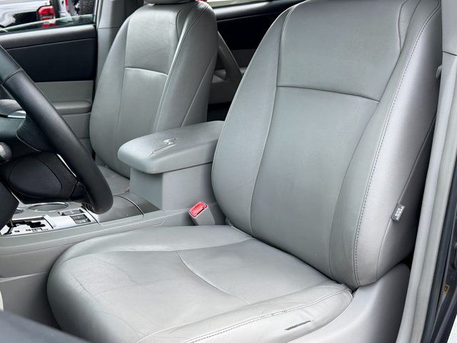 Used 2013 Magnetic Gray Metallic Toyota SE image 8