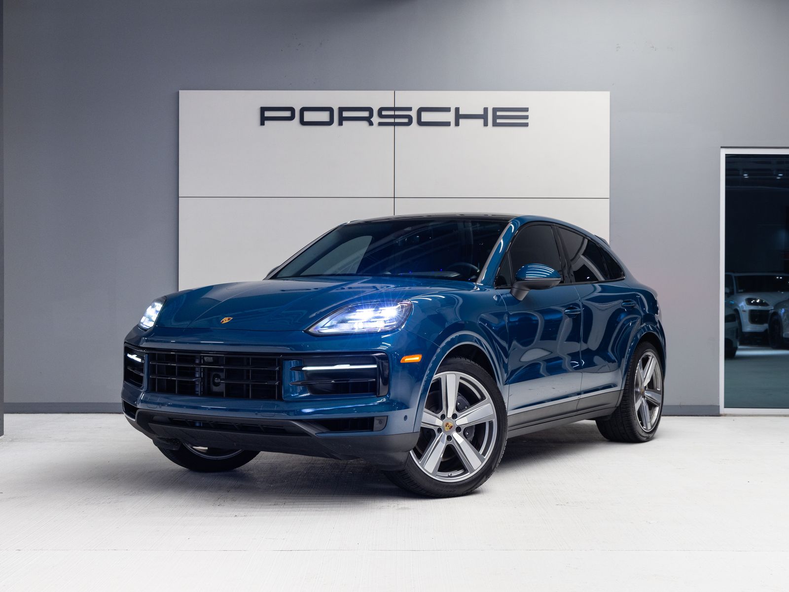  2024 Porsche Cayenne Coupe AWD   