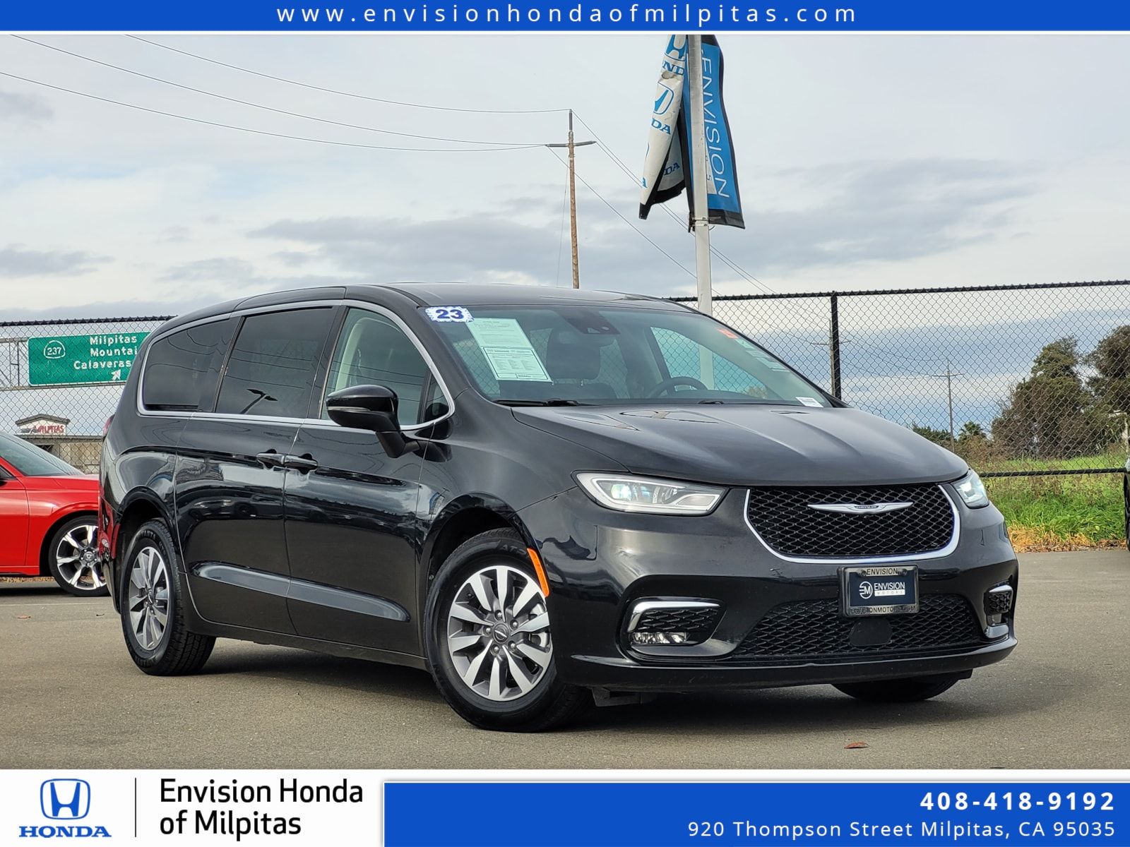 2023 Chrysler Pacifica Hybrid Touring L FWD