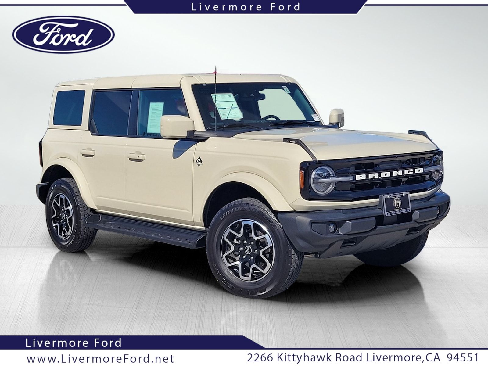 Desert Sand 2025 Ford Bronco Outer Banks 4-Door 4WD SUV / Crossover Four-Wheel Drive Automatic