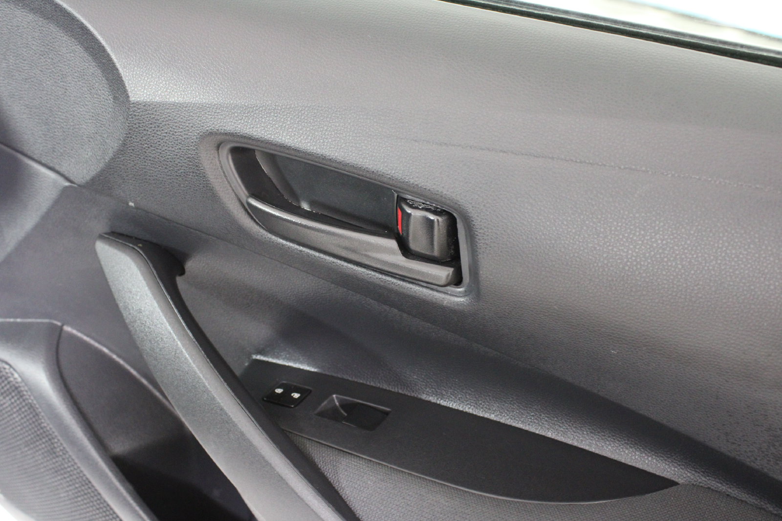 Used 2025 White Toyota LE image 26