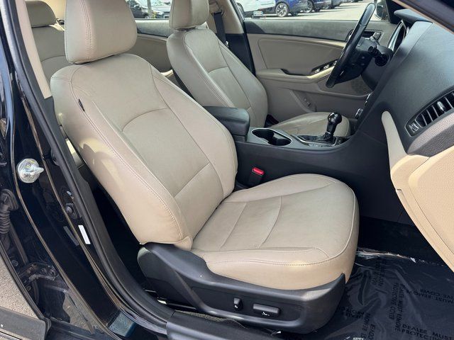 Used 2015 Black Kia EX image 33