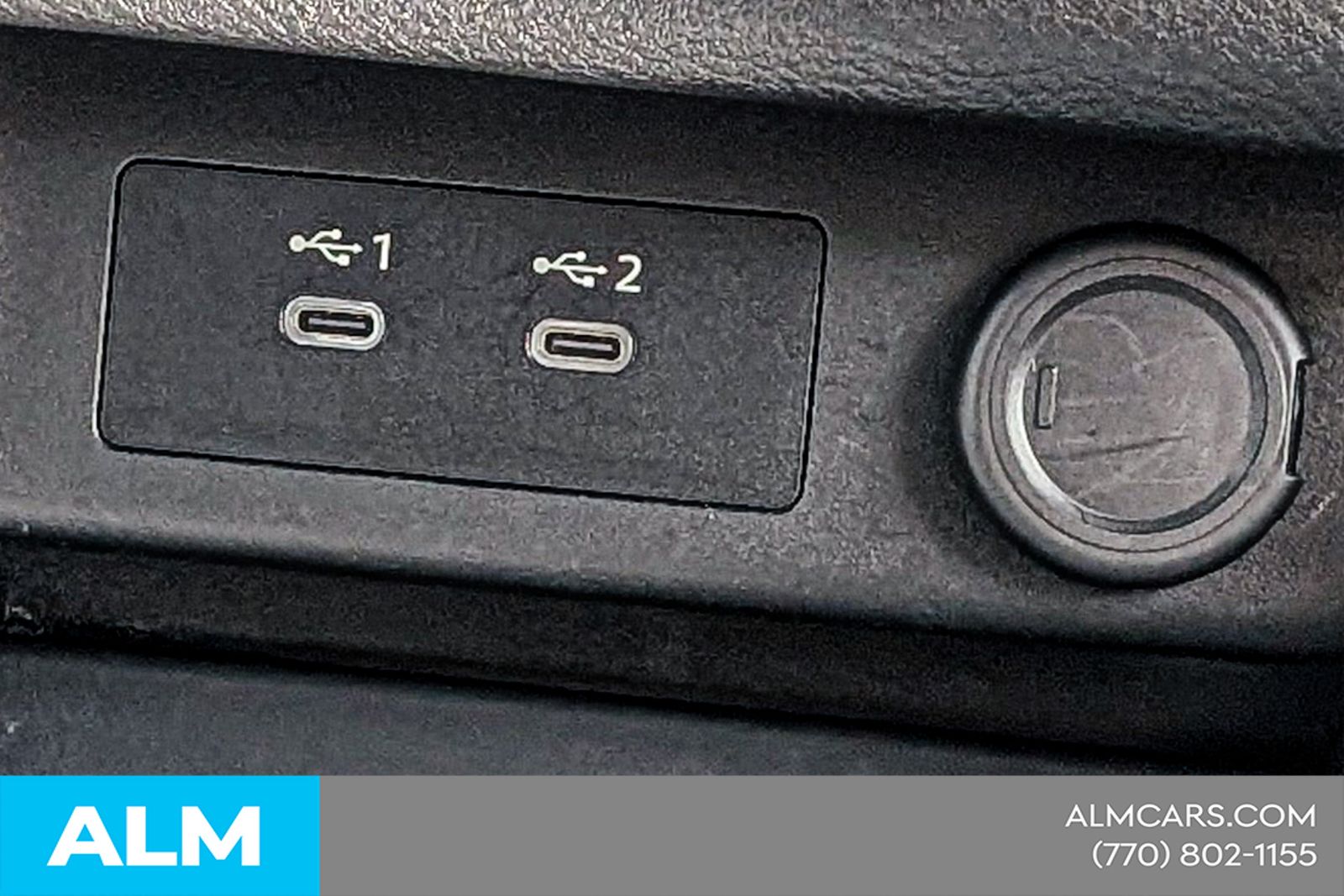 Used 2025 Beige/tan Nissan SV image 33