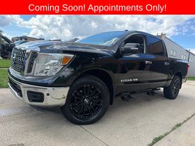 Gray (Magnetic Black) 2018 Nissan Titan Pickup Truck Four-Wheel Drive 7-Speed Automatic