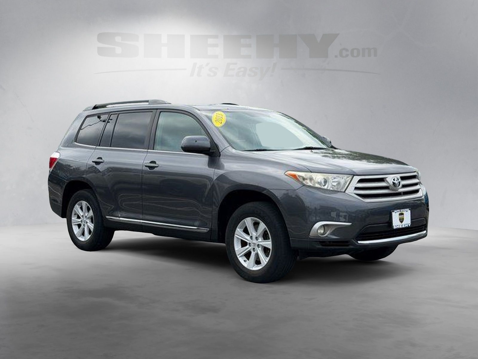 Used 2013 Magnetic Gray Metallic Toyota SE image 2
