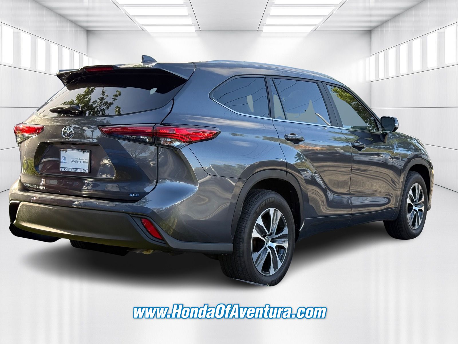 View vehicle photo 5