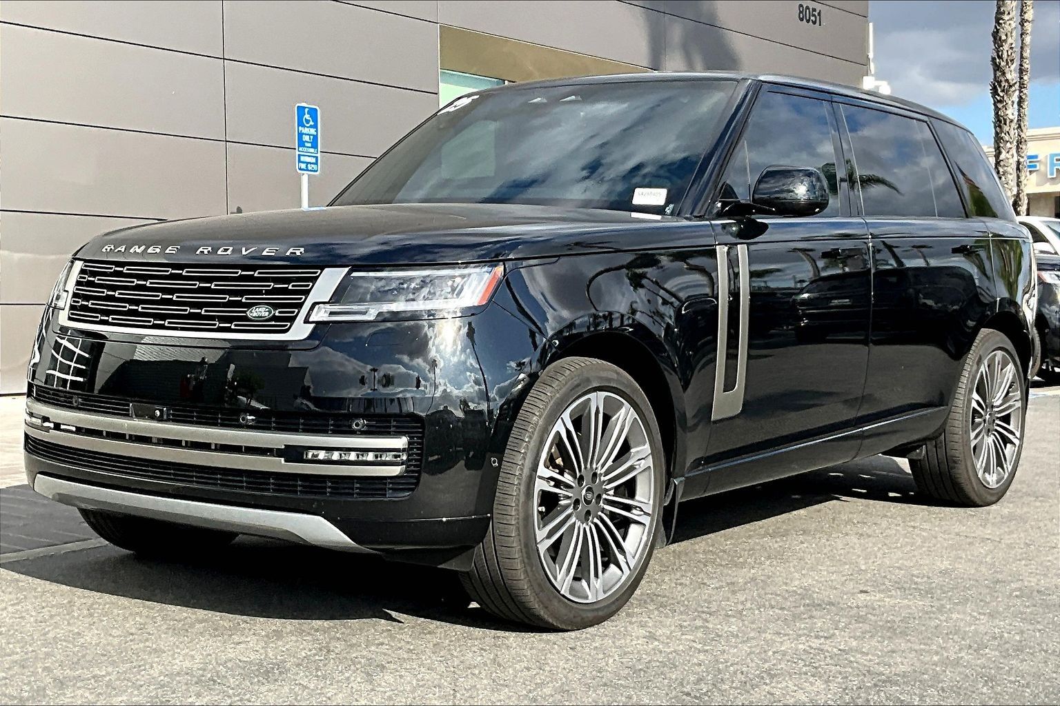 Santorini Black 2025 Land Rover Range Rover P400 SE LWB AWD SUV / Crossover All-Wheel Drive 8-Speed Automatic