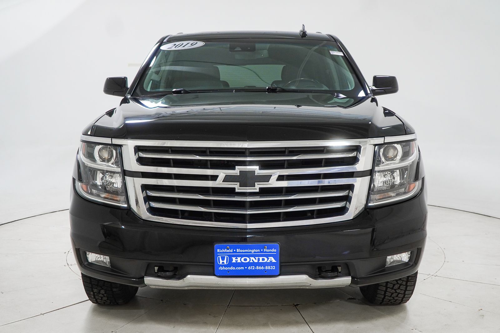 Used 2019 Chevrolet Tahoe LT with VIN 1GNSKBKC5KR135373 for sale in Richfield, Minnesota