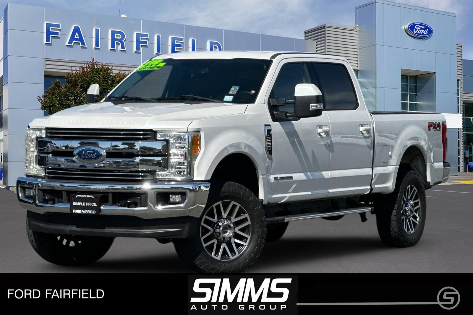 White Platinum Clearcoat Metallic 2017 Ford F-250 Super Duty Lariat Crew Cab 4WD Pickup Truck Four-Wheel Drive 6-Speed Automatic