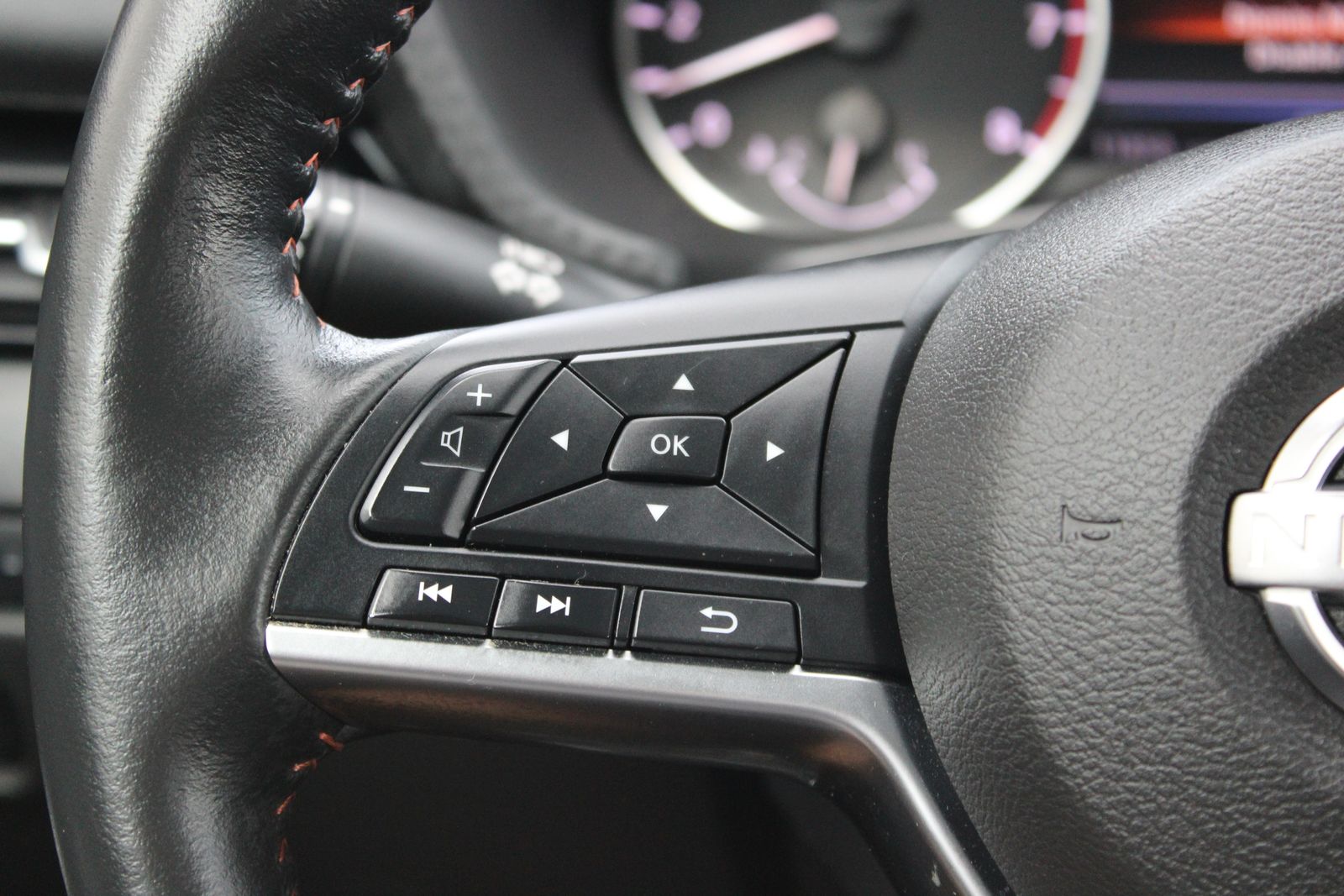 Used 2024 Gray Nissan SR image 29