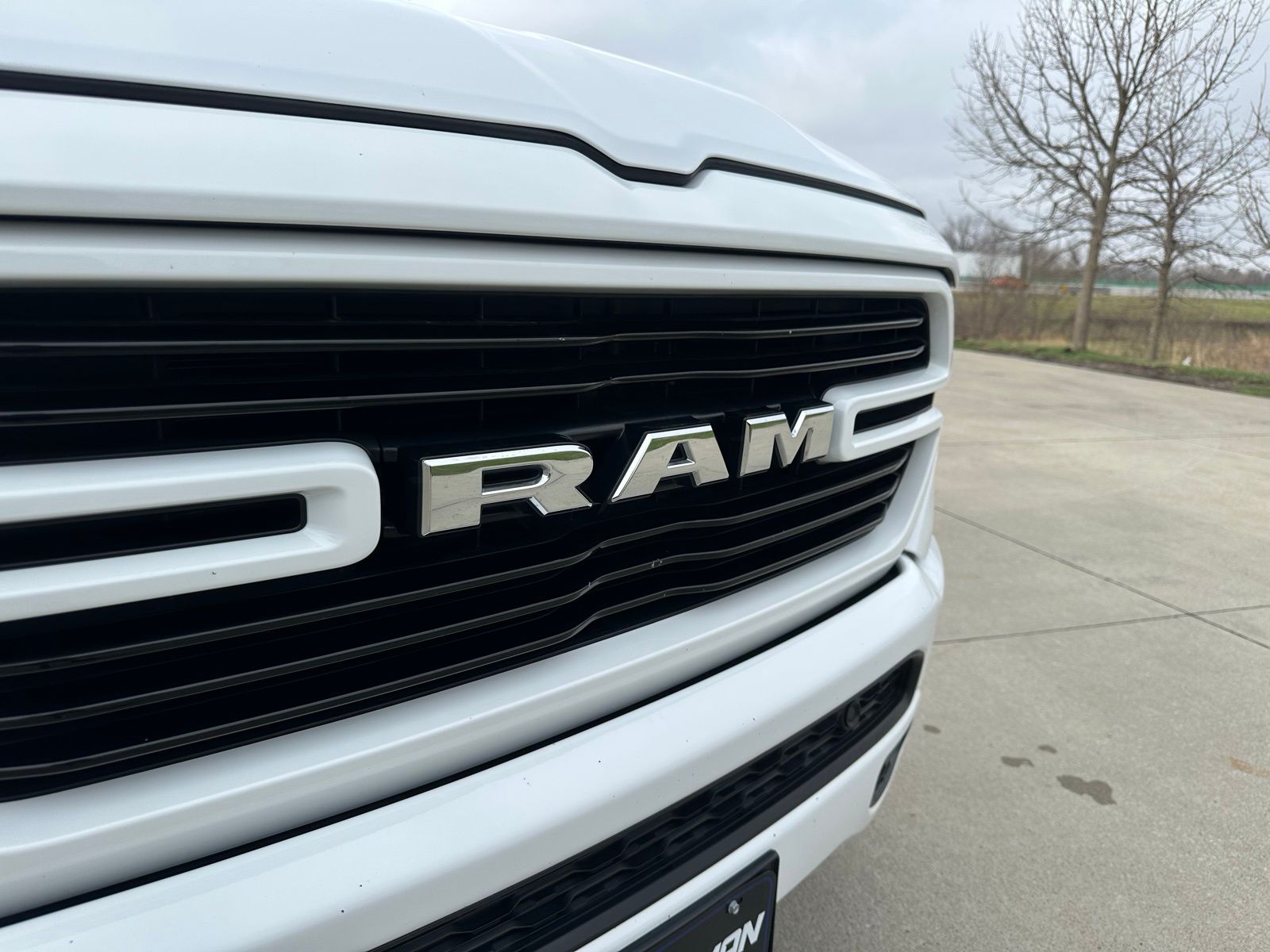 View vehicle photo 7