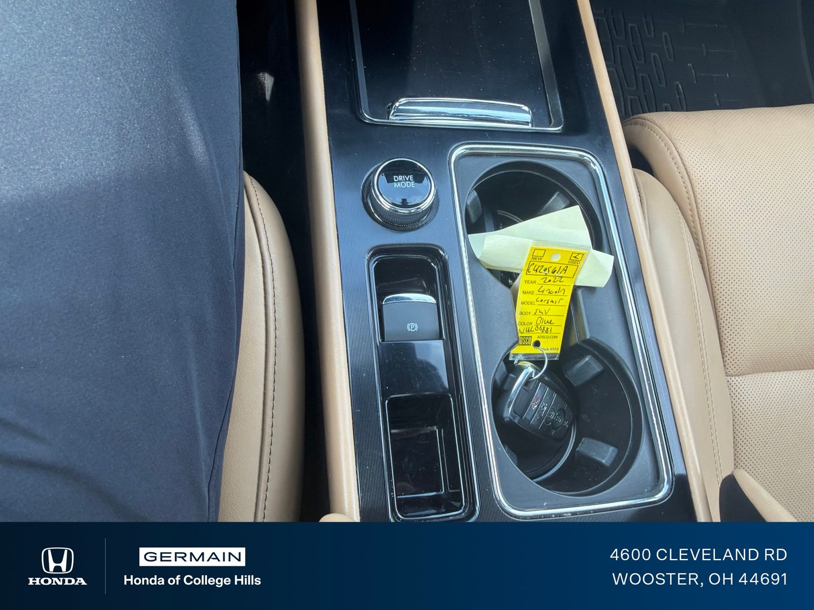Used 2022 Blue Lincoln Grand Touring image 23