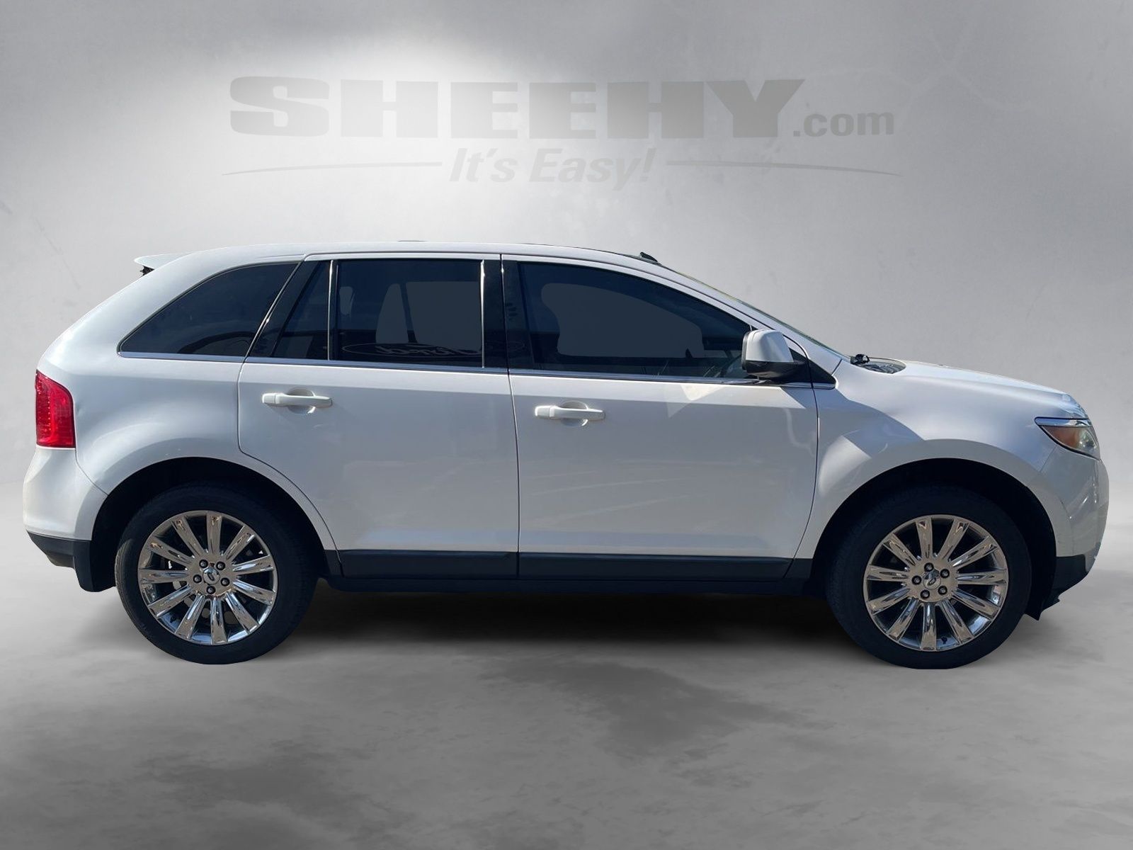 Used 2011 White Platinum Clearcoat Metallic Ford Limited image 4