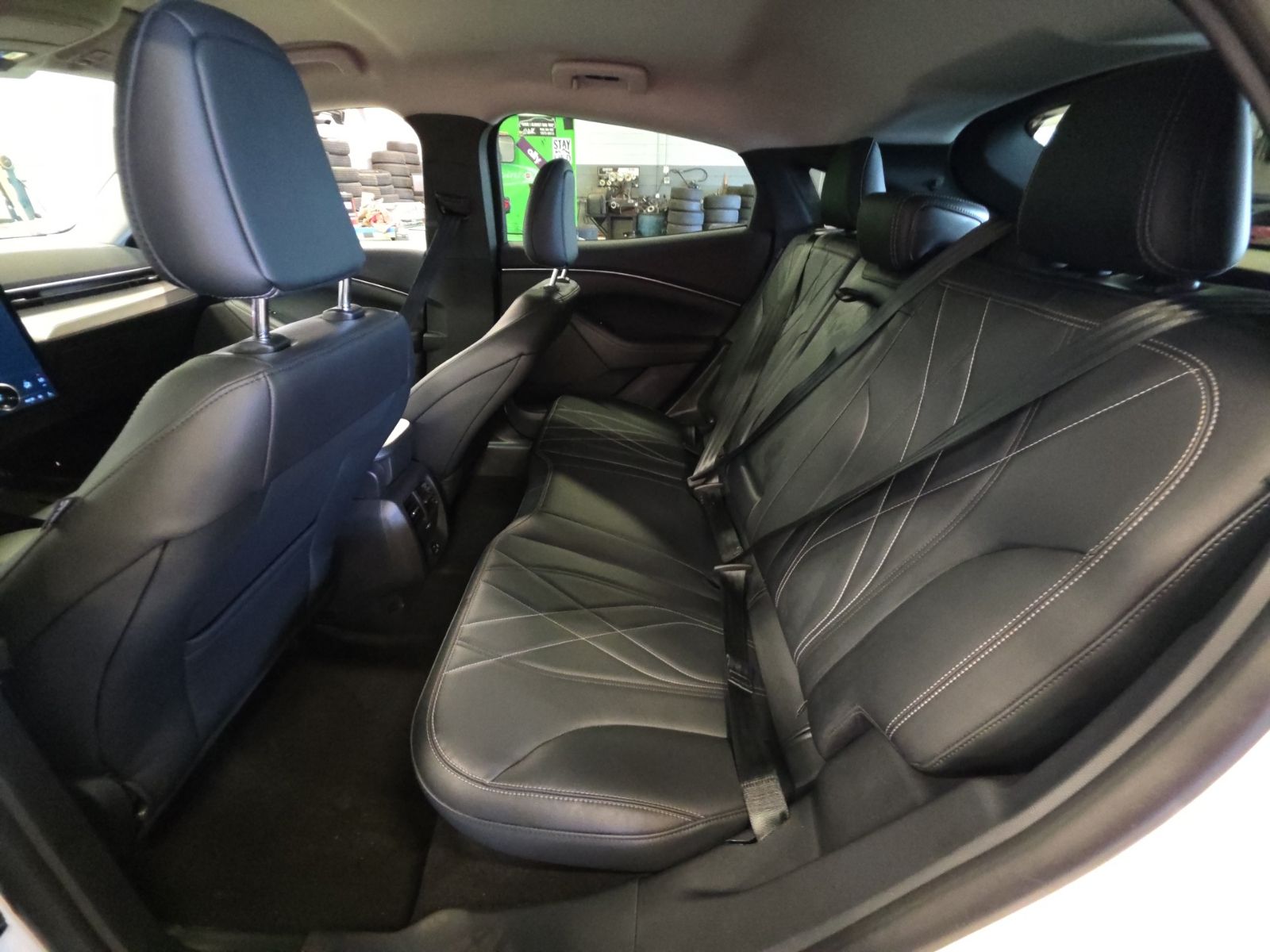 Used 2023 White Ford Select image 6