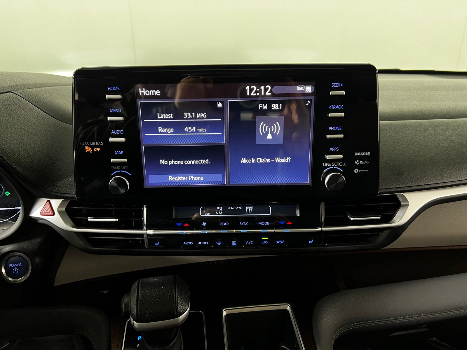 Thumbnail: 2024 Toyota Sienna - 18