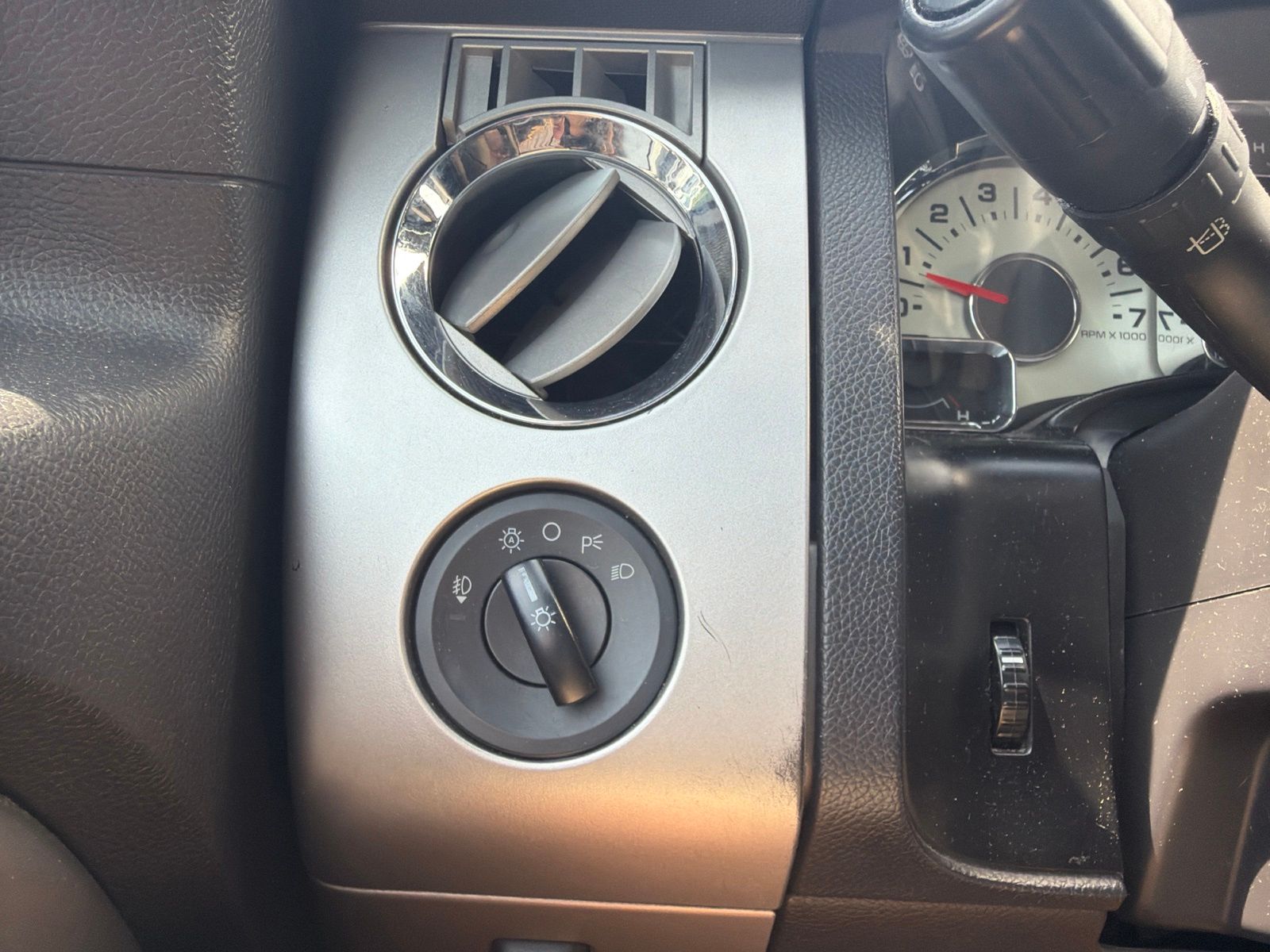 Used 2013 White Ford Limited image 20