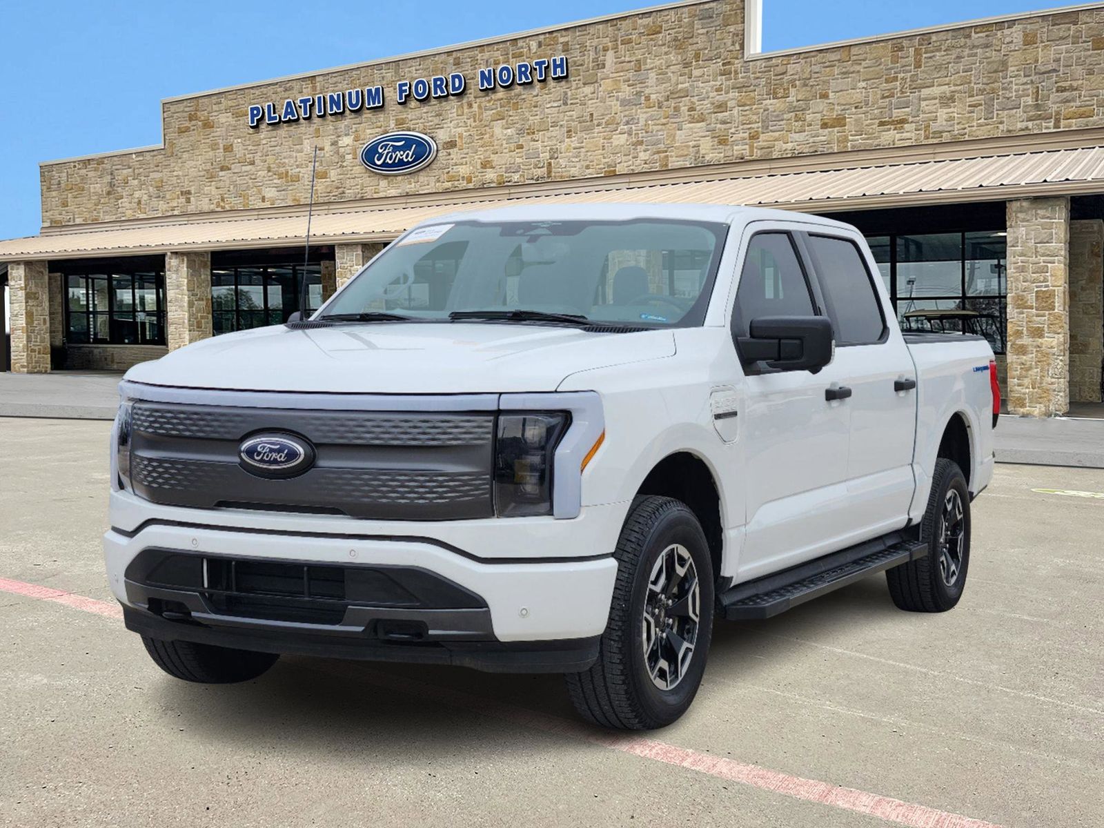 2023 Ford F-150 Lightning XLT 2