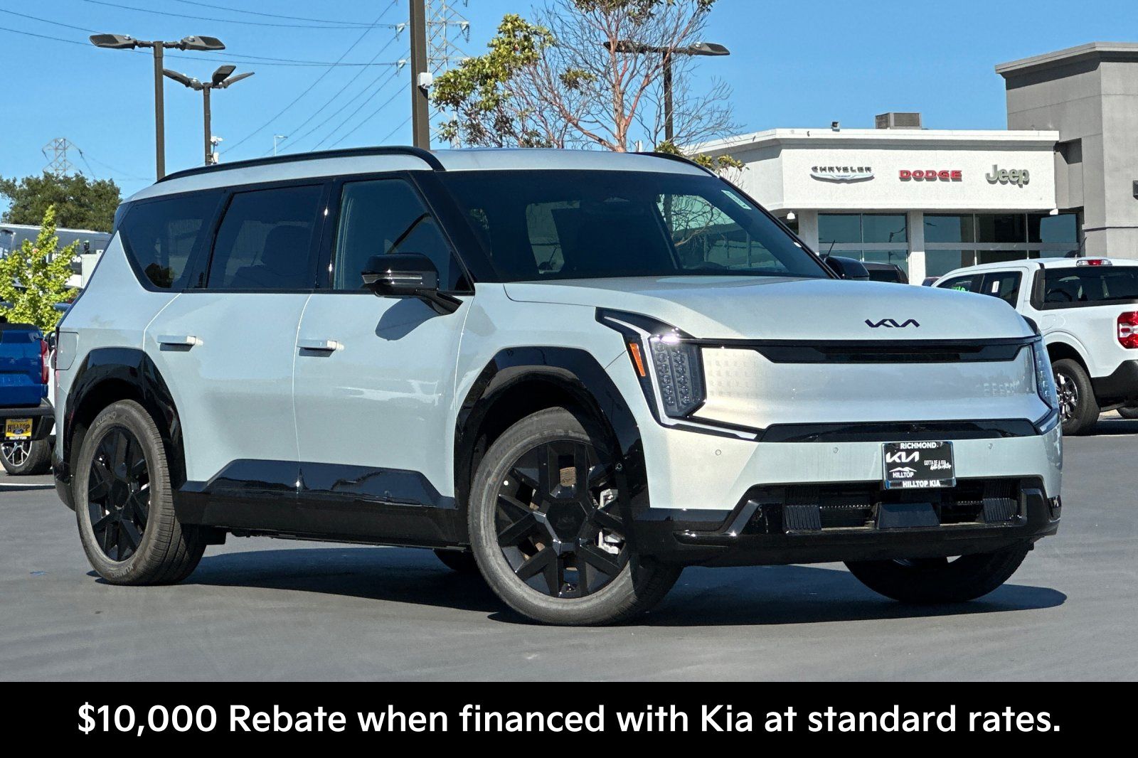 View vehicle photo 2