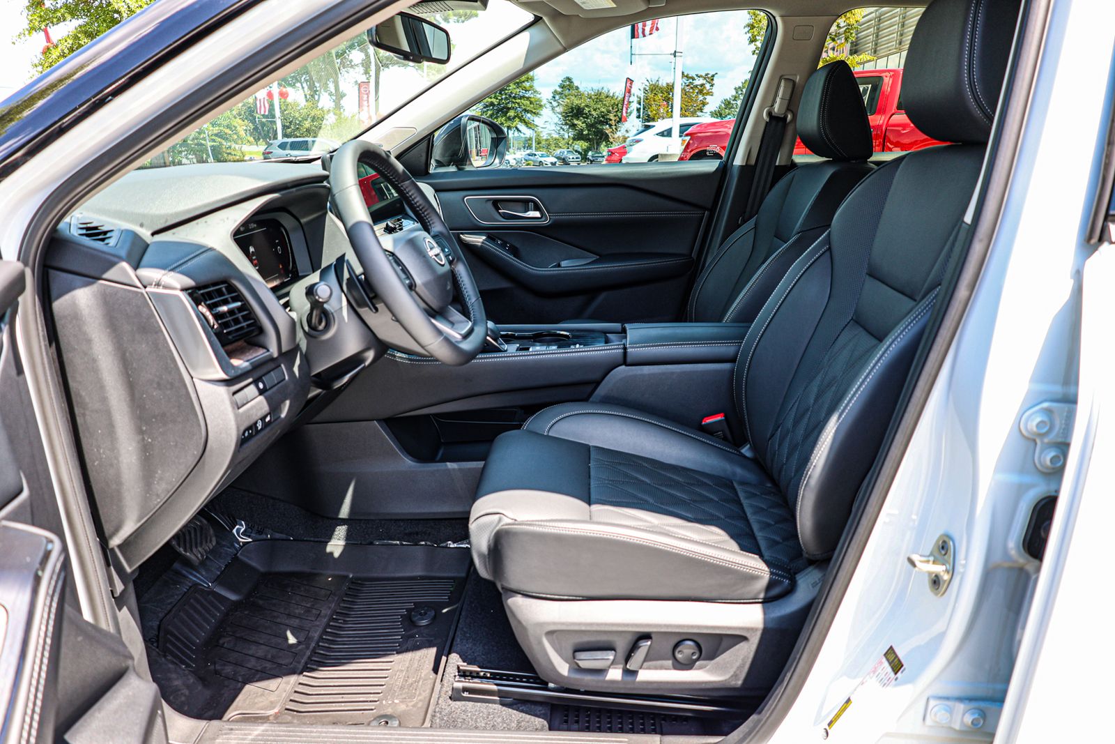 2025 Nissan Rogue Platinum photo 10