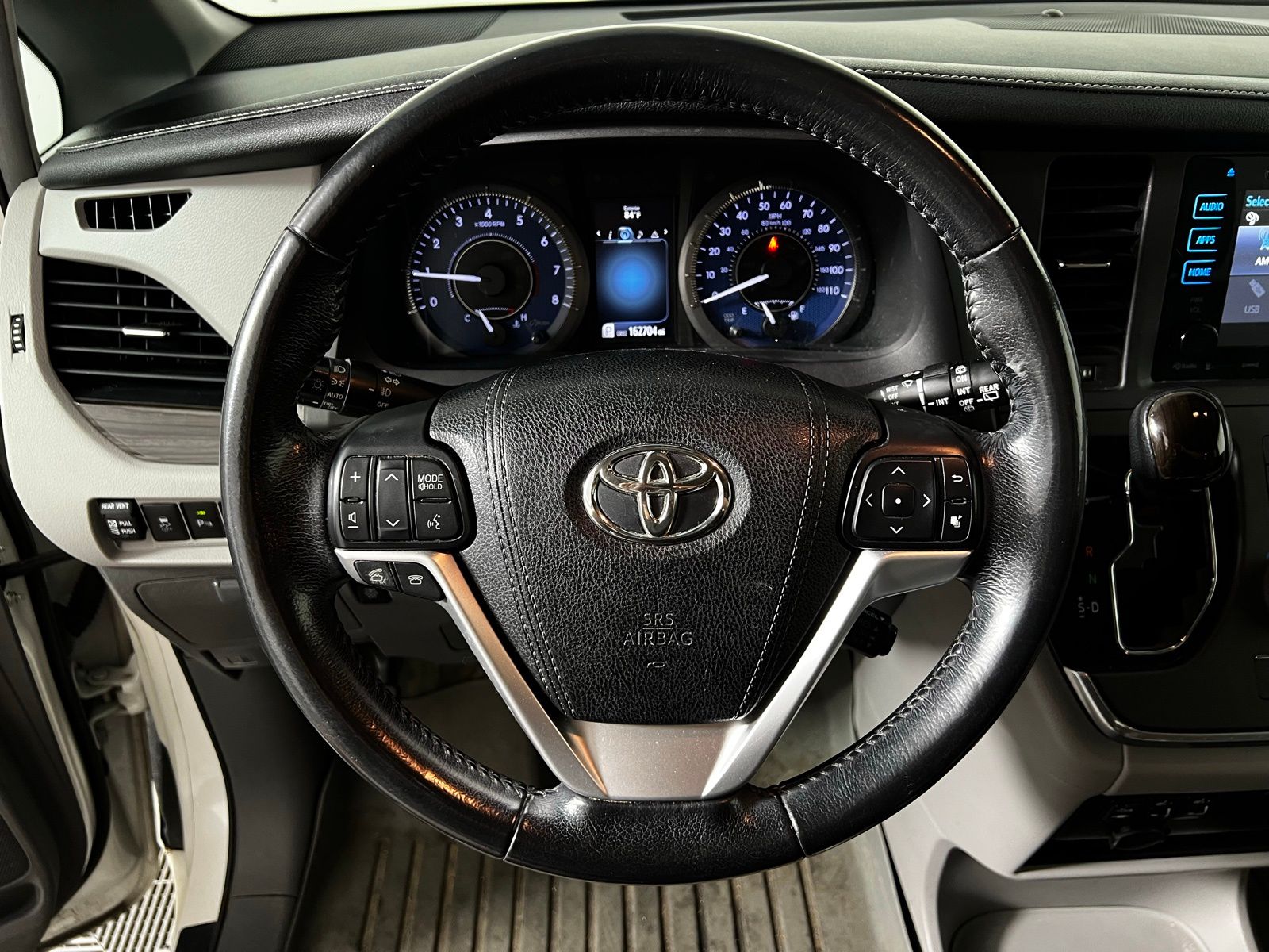 Thumbnail: 2016 Toyota Sienna - 10