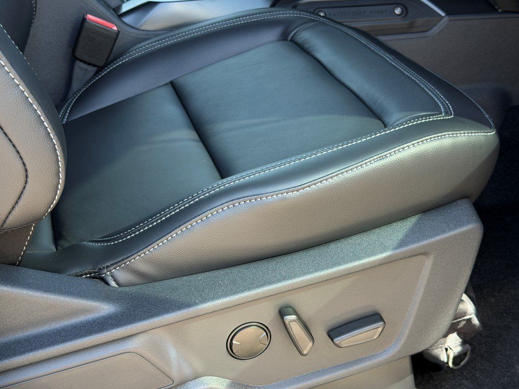 New 2025 Black Ford Outer Banks image 7