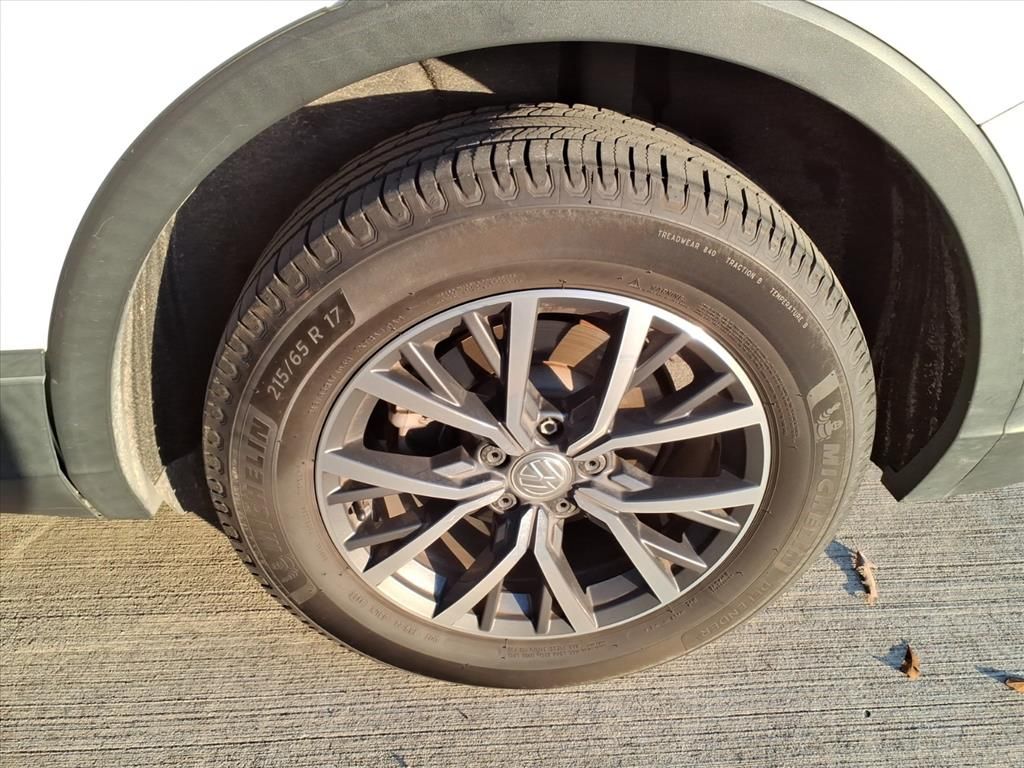 2019 Volkswagen Tiguan 2.0T SEL White at Autostrade