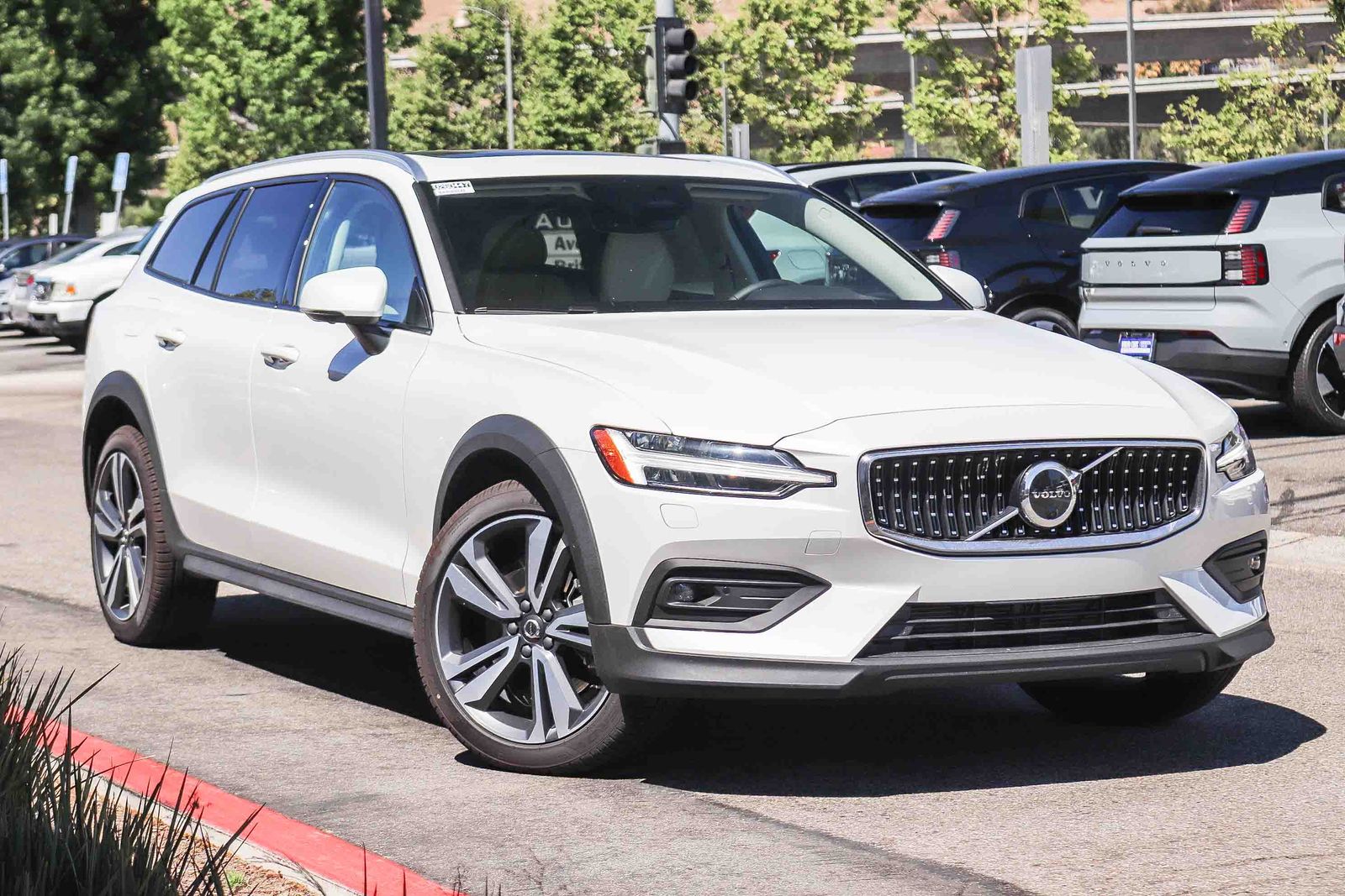 2026 Volvo V60 Cross Country B5 Plus