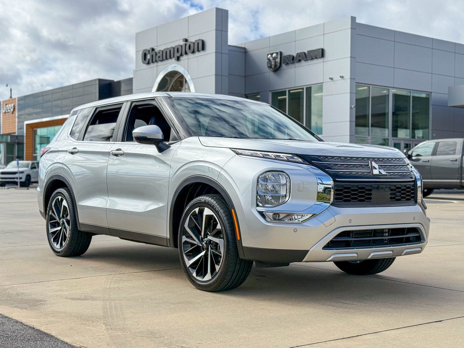 2024 Mitsubishi Outlander