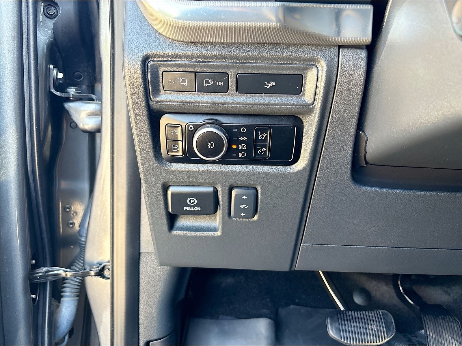Used 2024 Gray Ford Lariat image 10