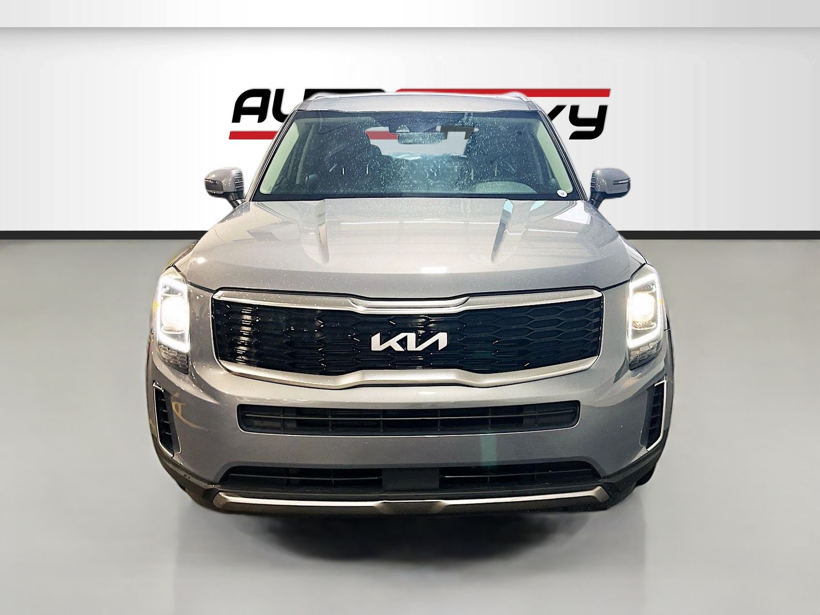 Used 2022 Silver Kia S image 2