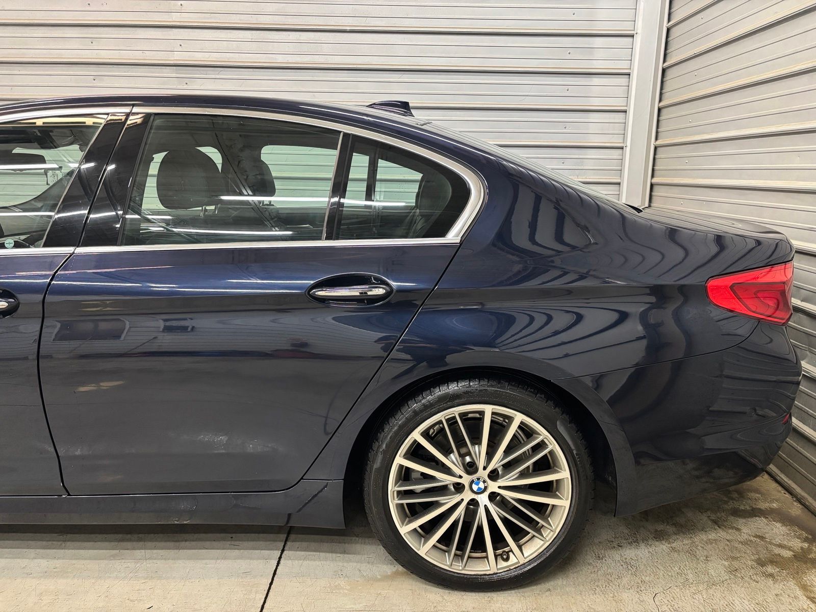 Photo 5 of 2017 BMW 5 Series 530i xDrive