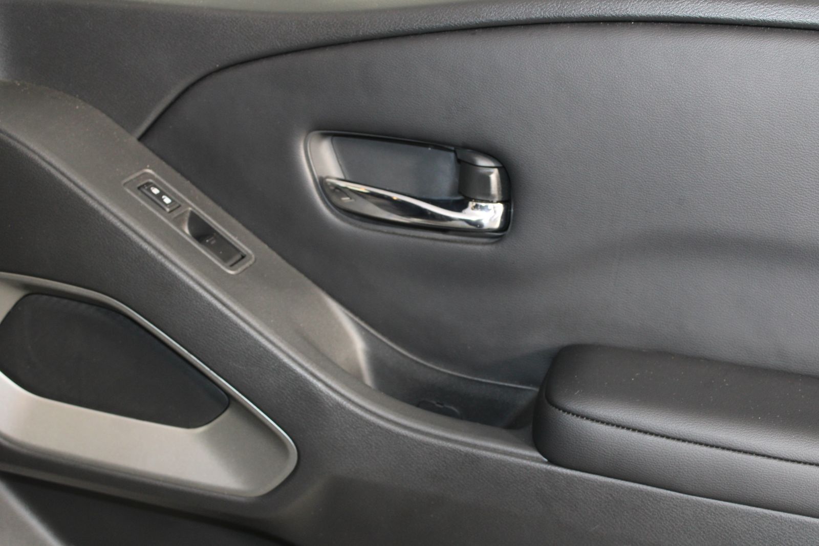 Used 2025 Gray Nissan SV image 12