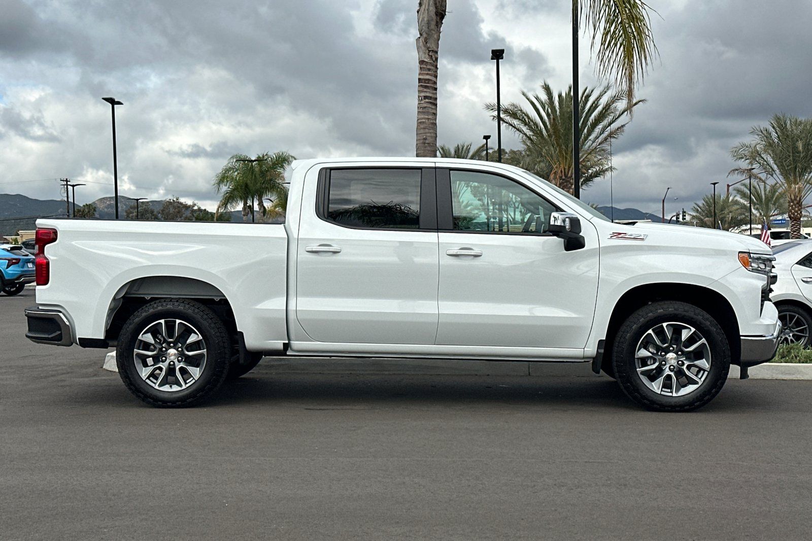 View vehicle photo 3