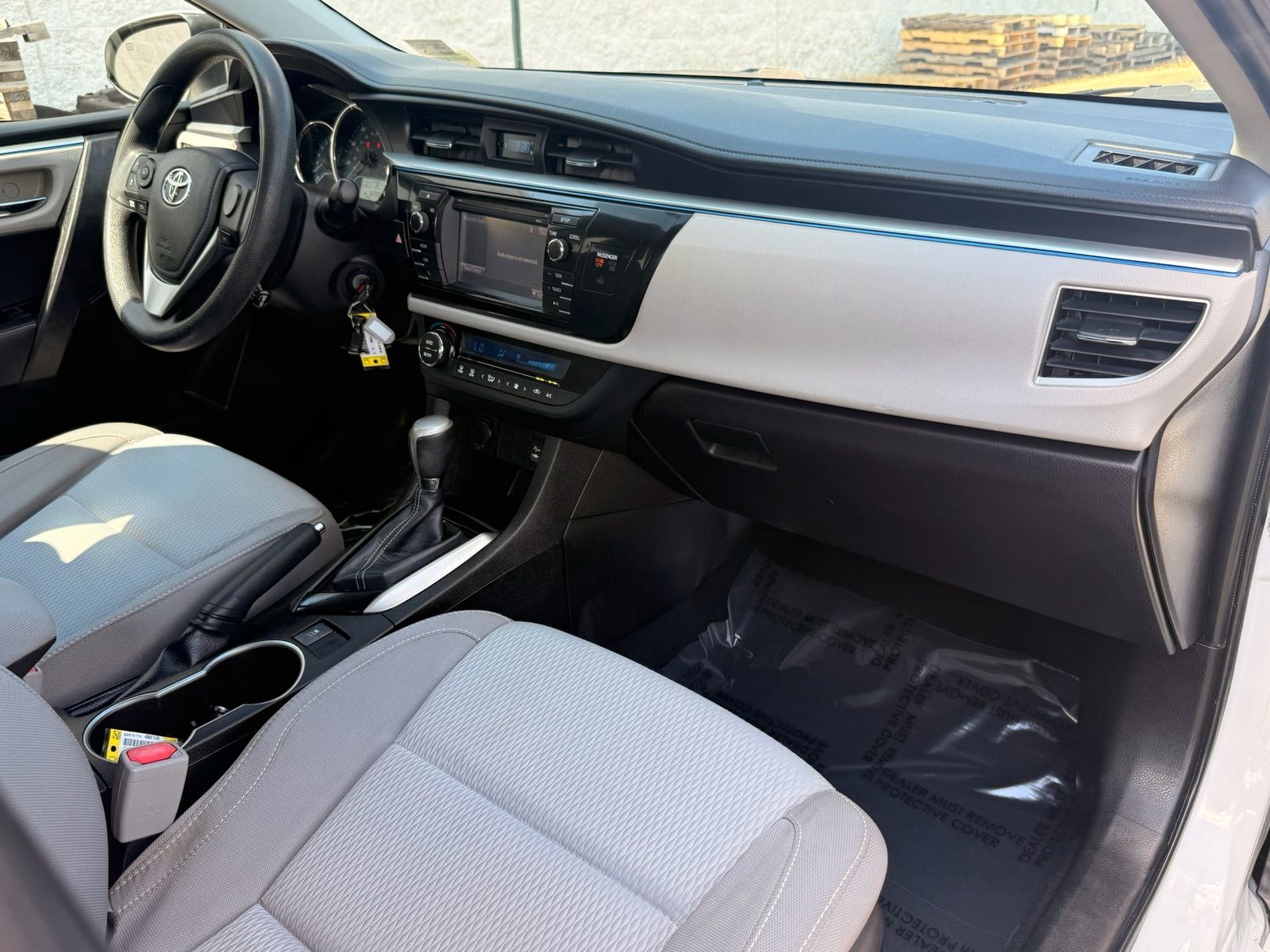 Used 2016 White Toyota LE image 28